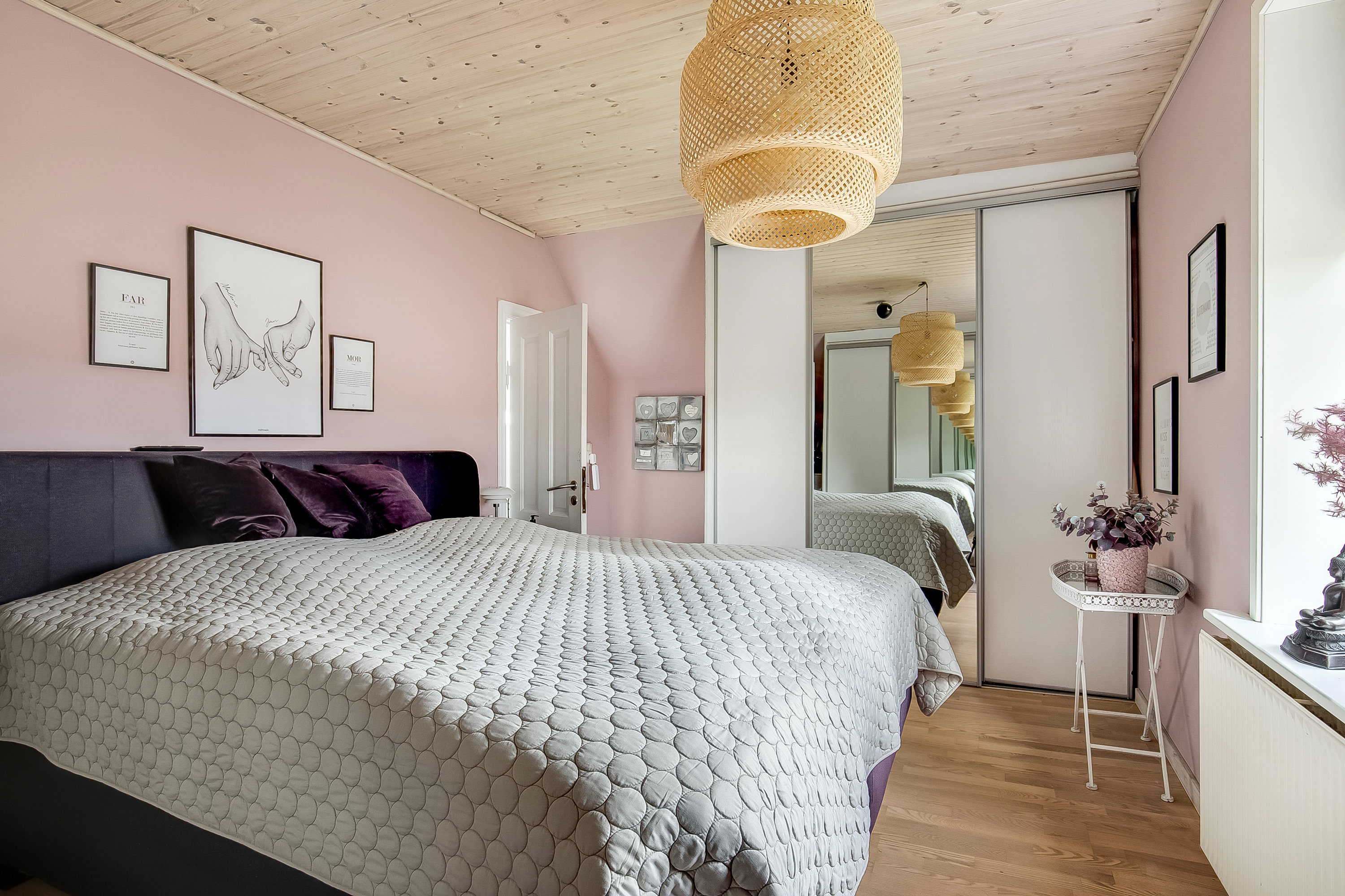 Fremhævet soveværelse billede i fuldskærmstilstand. Billede af Magnoliavej 4, Søndermarken, 7100 Vejle