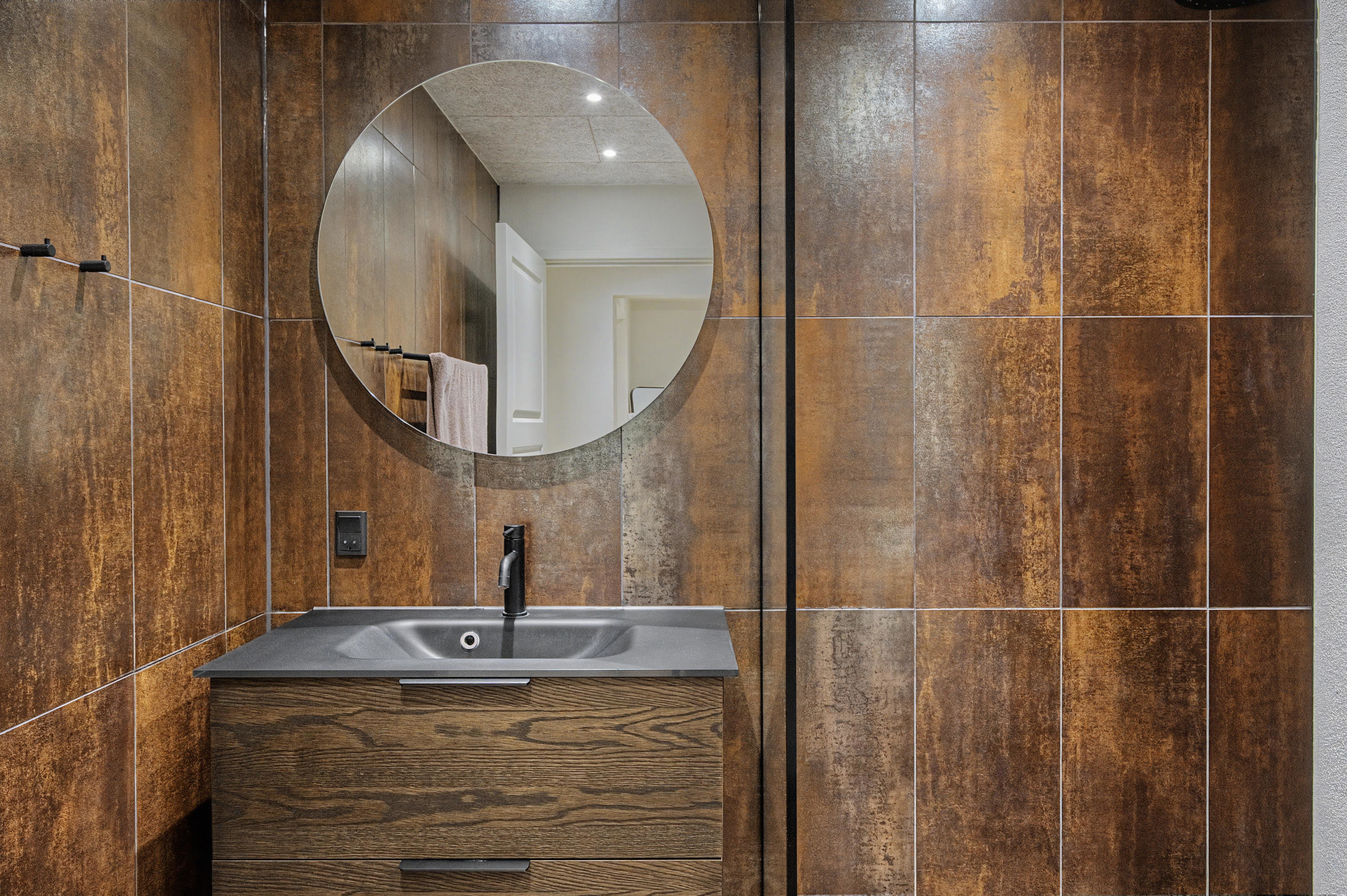 Fremhævet badeværelse billede i fuldskærmstilstand. Billede af Vestervang 24, st.. th., 8000 Aarhus C