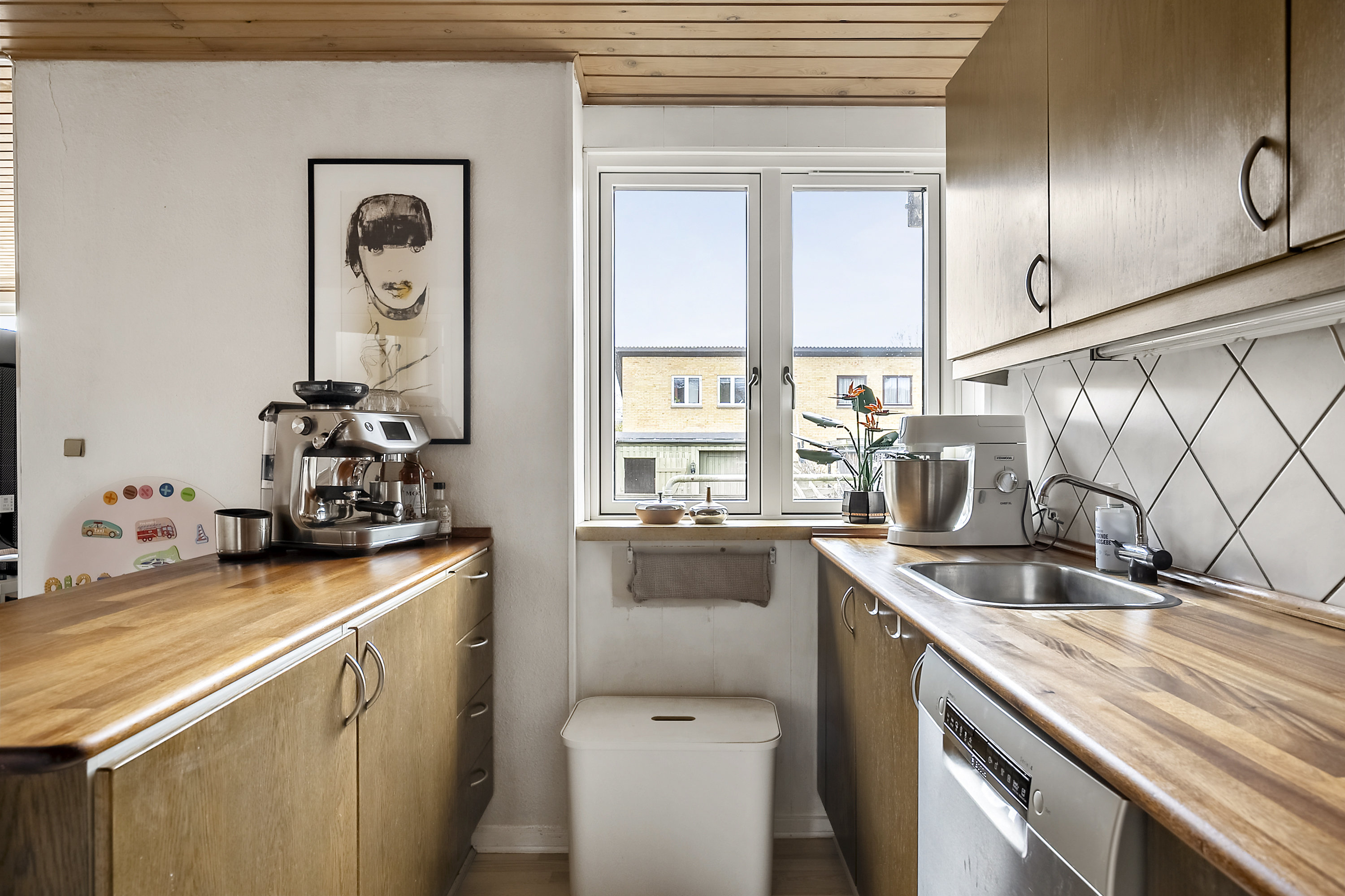 Fremhævet køkken billede i fuldskærmstilstand. Billede af Edvard Weies Vænge 14, 5220 Odense SØ