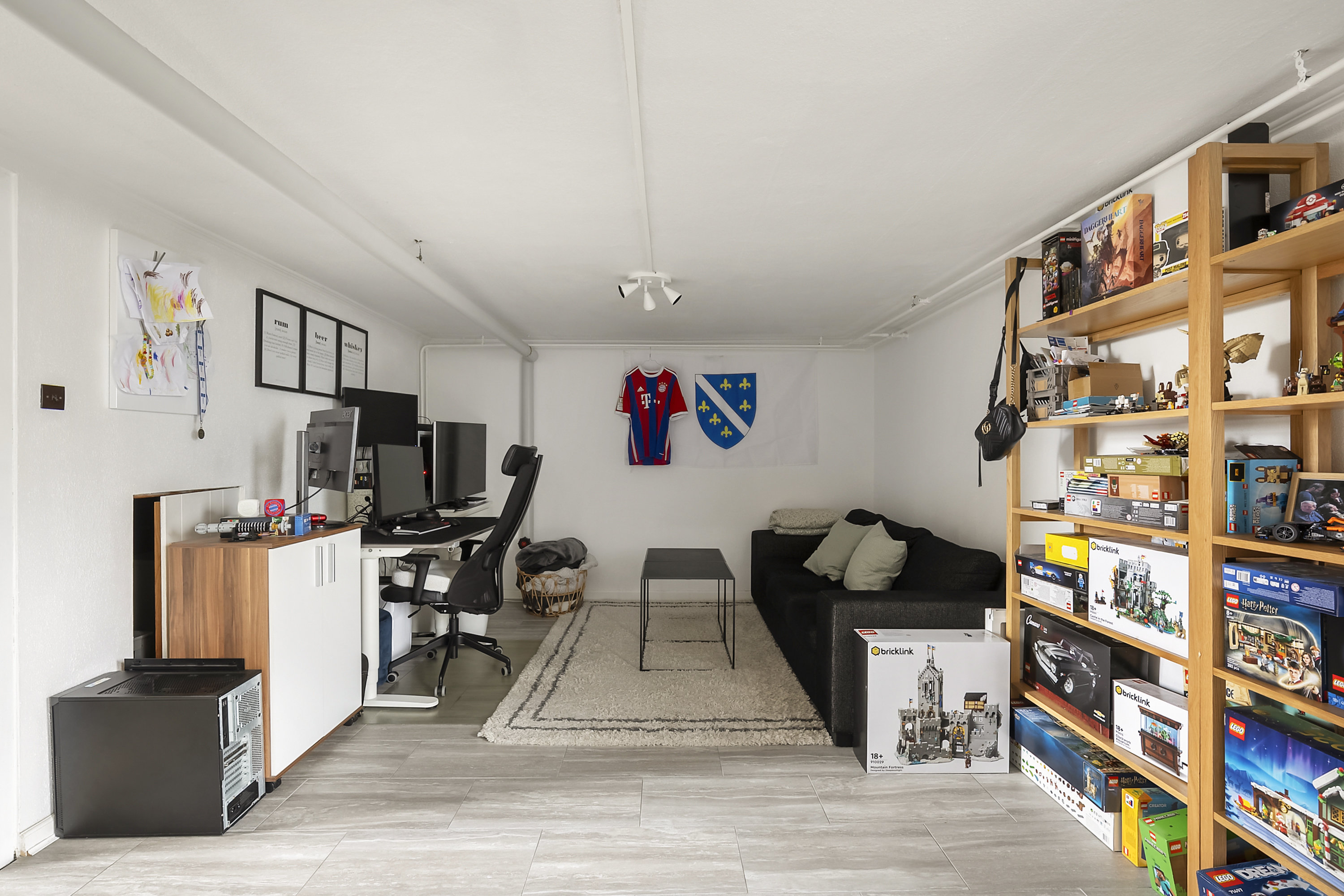 Fremhævet stue billede i fuldskærmstilstand. Billede af Edvard Weies Vænge 14, 5220 Odense SØ