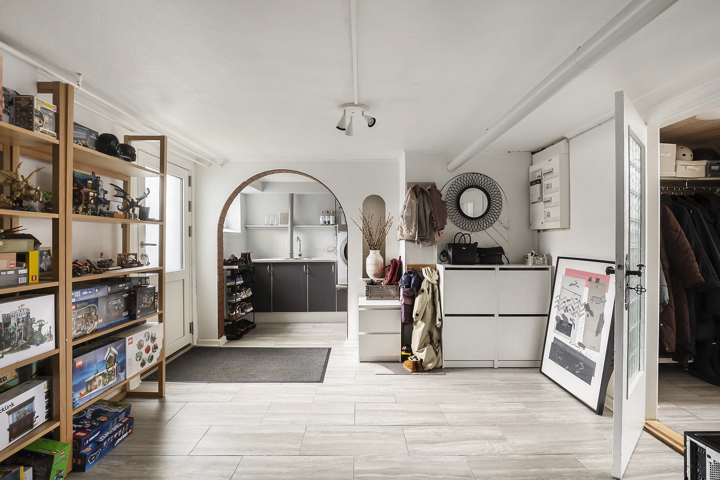 Fremhævet stue billede i fuldskærmstilstand. Billede af Edvard Weies Vænge 14, 5220 Odense SØ