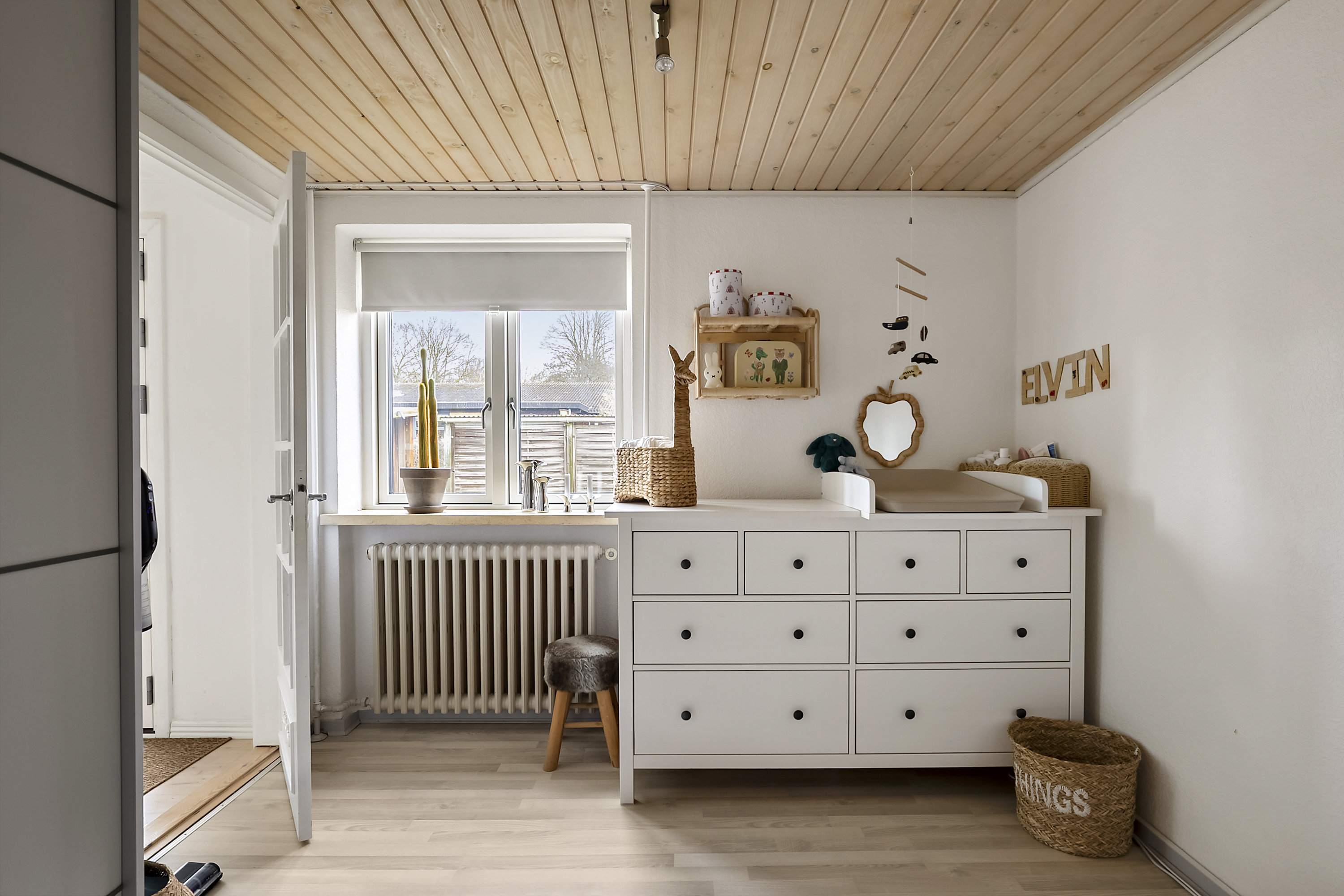 Fremhævet soveværelse billede i fuldskærmstilstand. Billede af Edvard Weies Vænge 14, 5220 Odense SØ