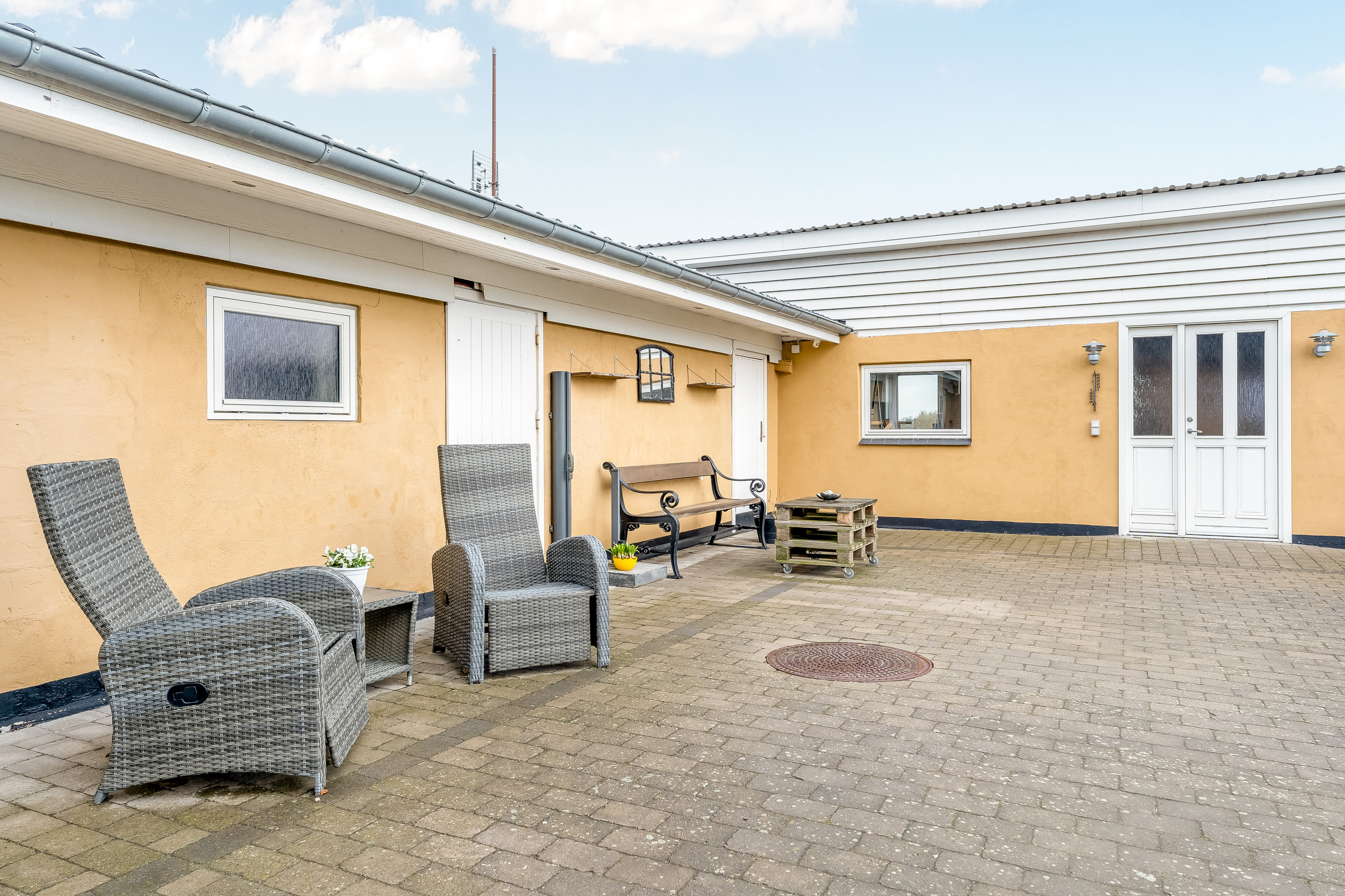 Fremhævet gårdsplads billede i fuldskærmstilstand. Billede af Lerbjergvej 4, 4941 Bandholm