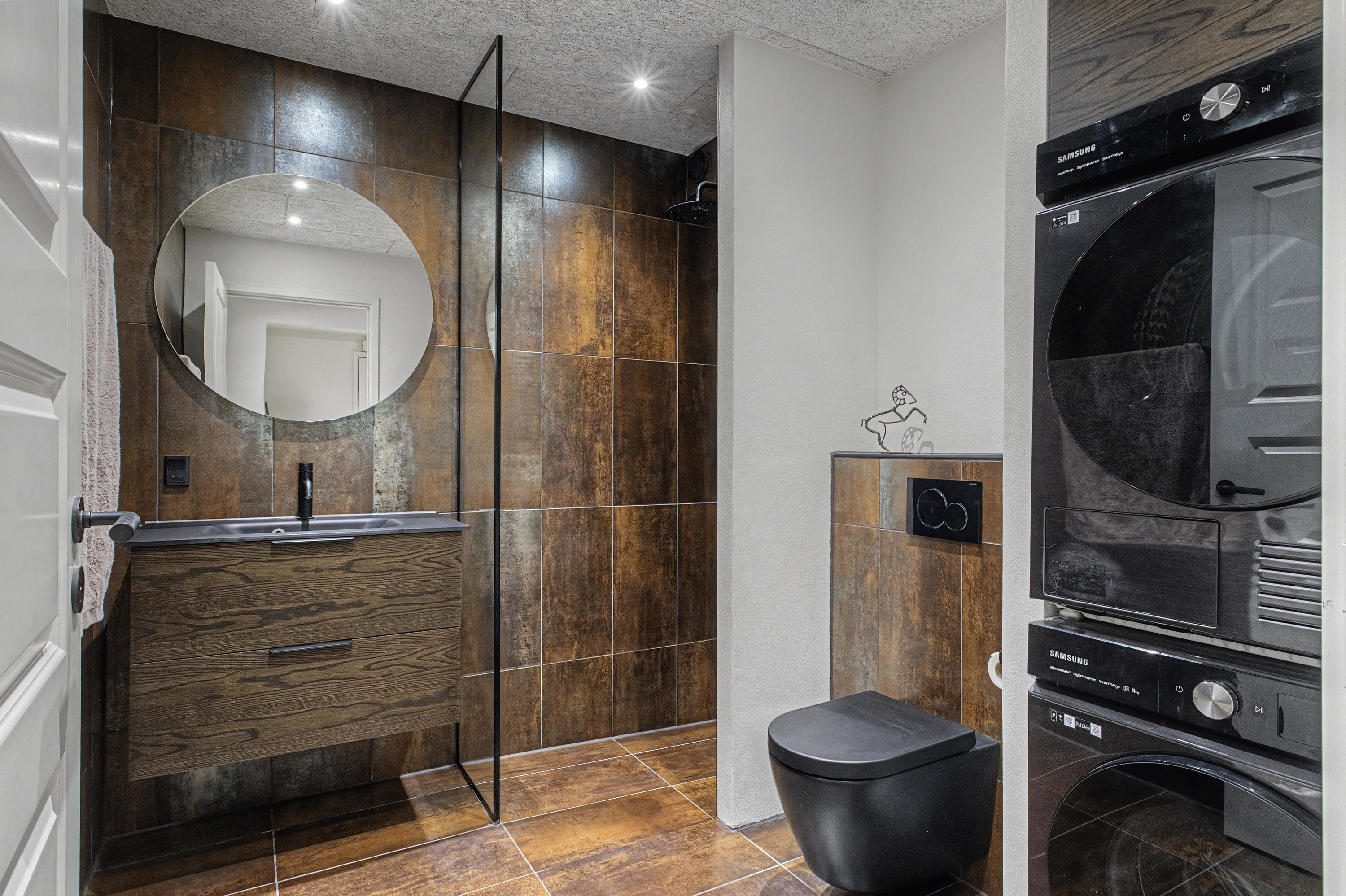 Fremhævet badeværelse billede i fuldskærmstilstand. Billede af Vestervang 24, st.. th., 8000 Aarhus C