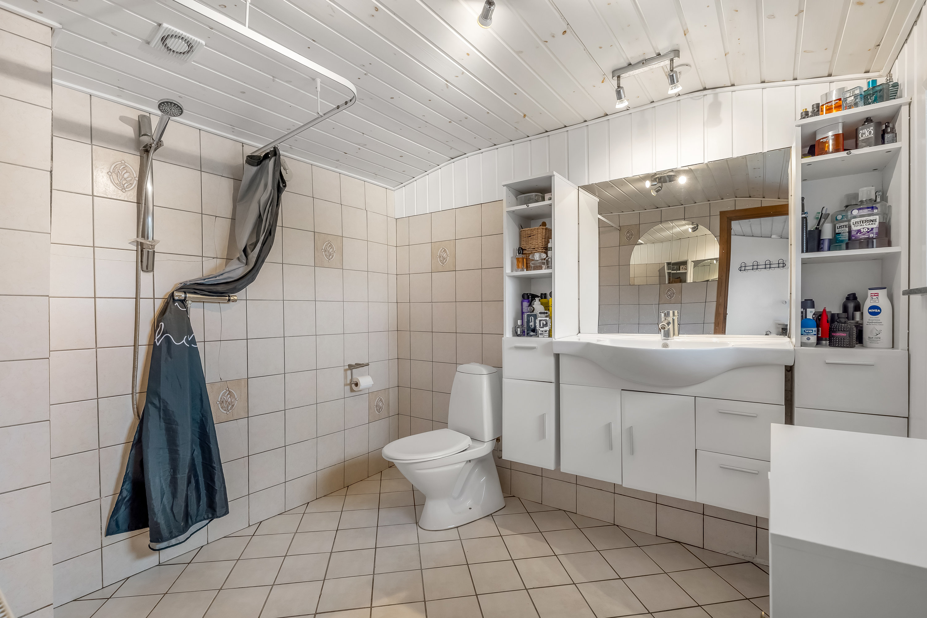 Fremhævet badeværelse billede i fuldskærmstilstand. Billede af Lerbjergvej 4, 4941 Bandholm