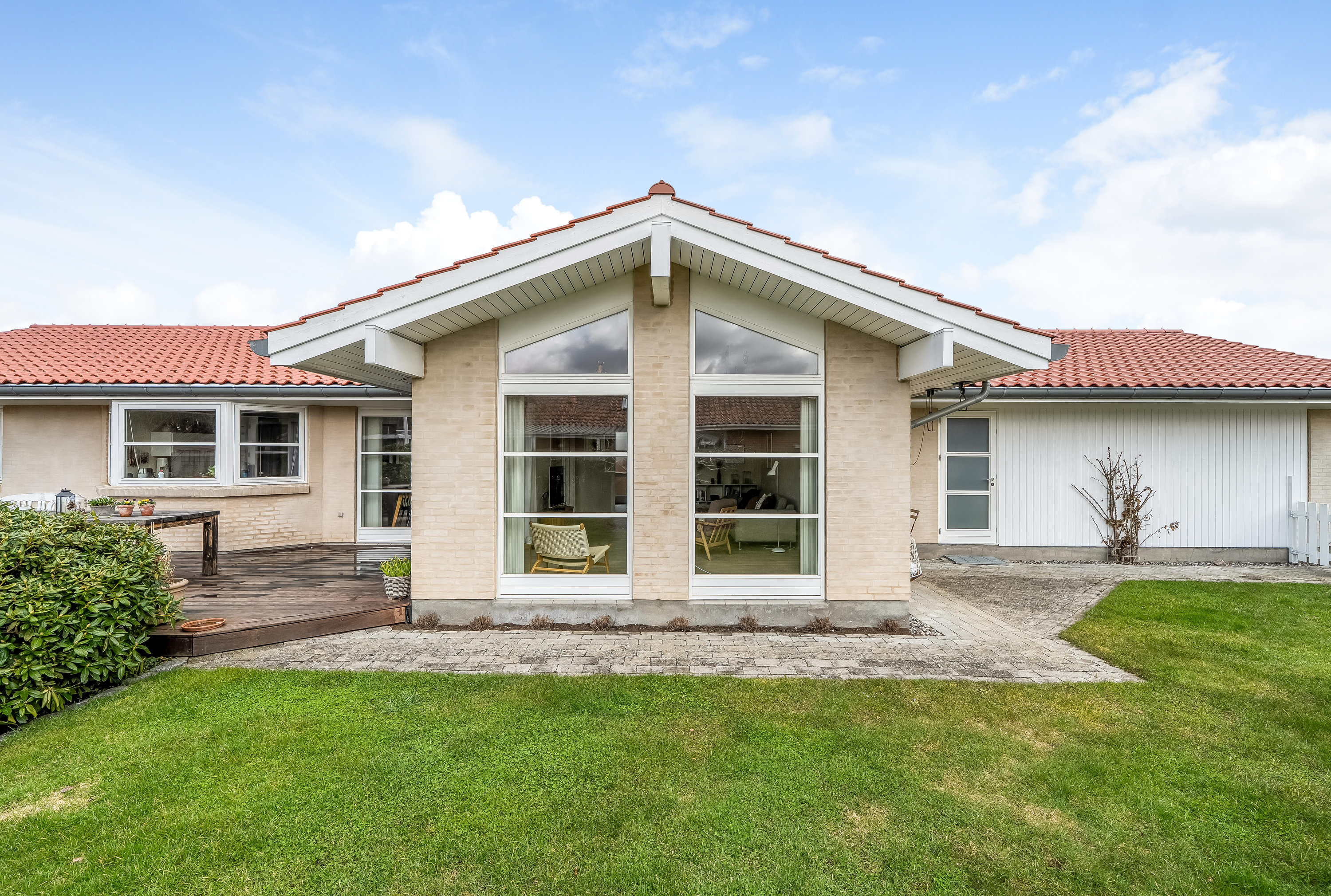 Fremhævet facade billede i fuldskærmstilstand. Billede af Axel Jarls Vej 35, 3400 Hillerød