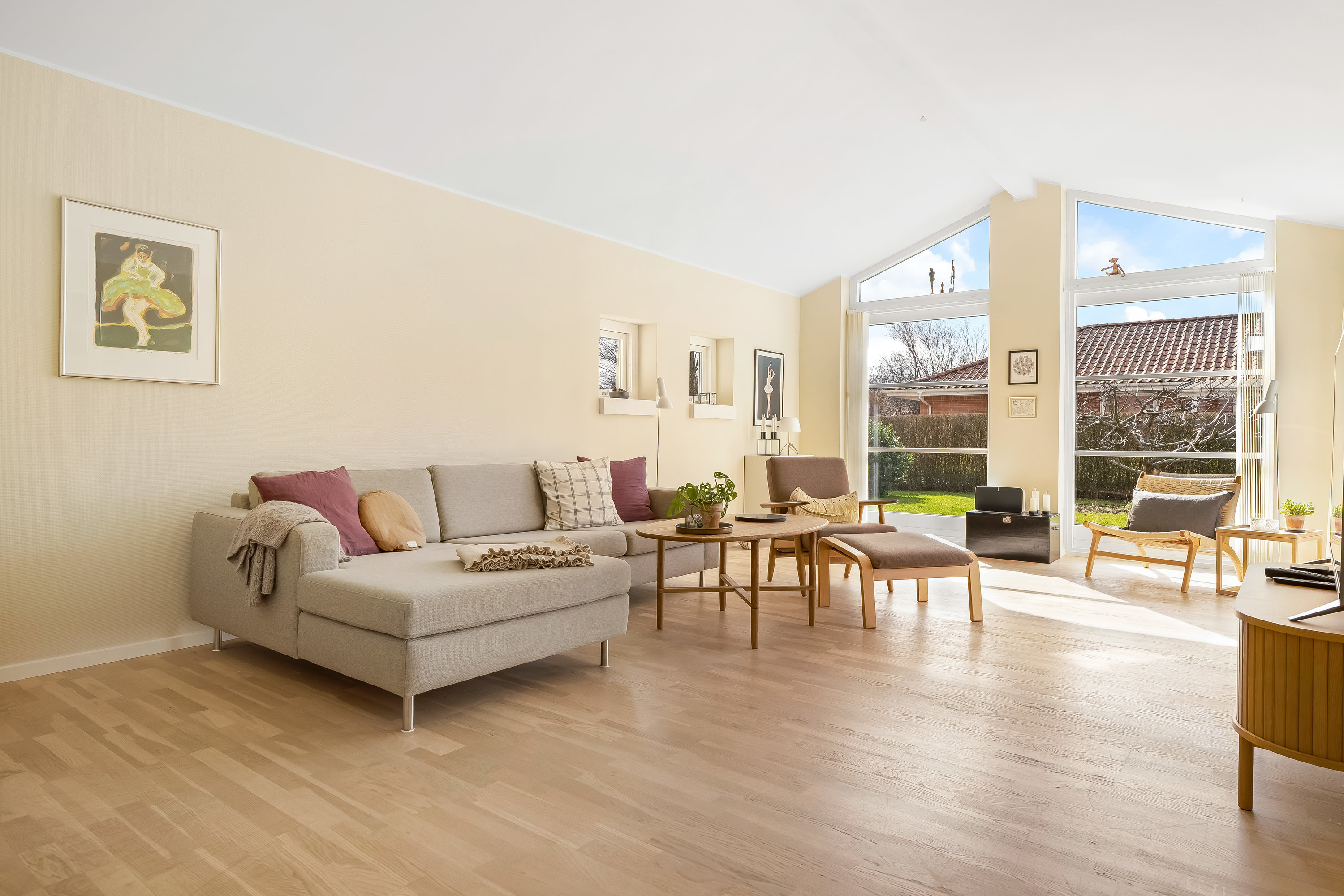 Fremhævet stue billede i fuldskærmstilstand. Billede af Axel Jarls Vej 35, 3400 Hillerød