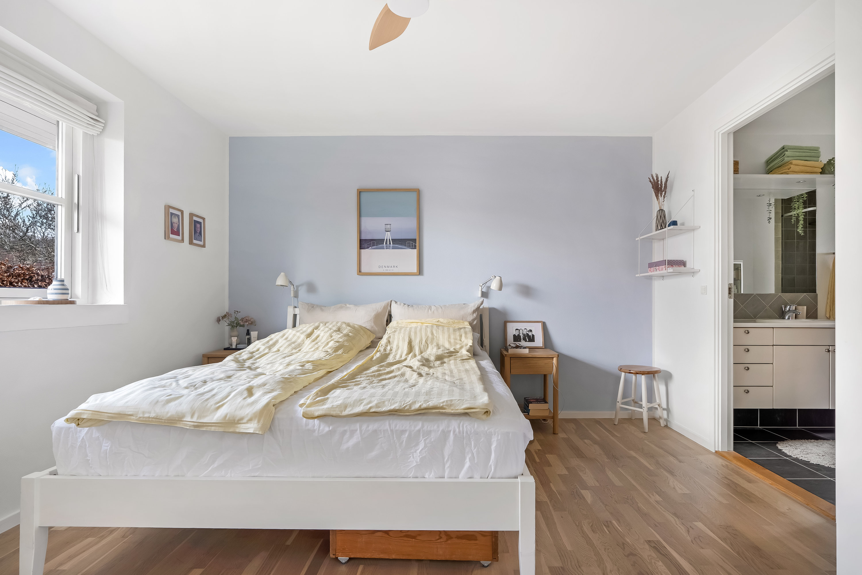 Fremhævet soveværelse billede i fuldskærmstilstand. Billede af Axel Jarls Vej 35, 3400 Hillerød