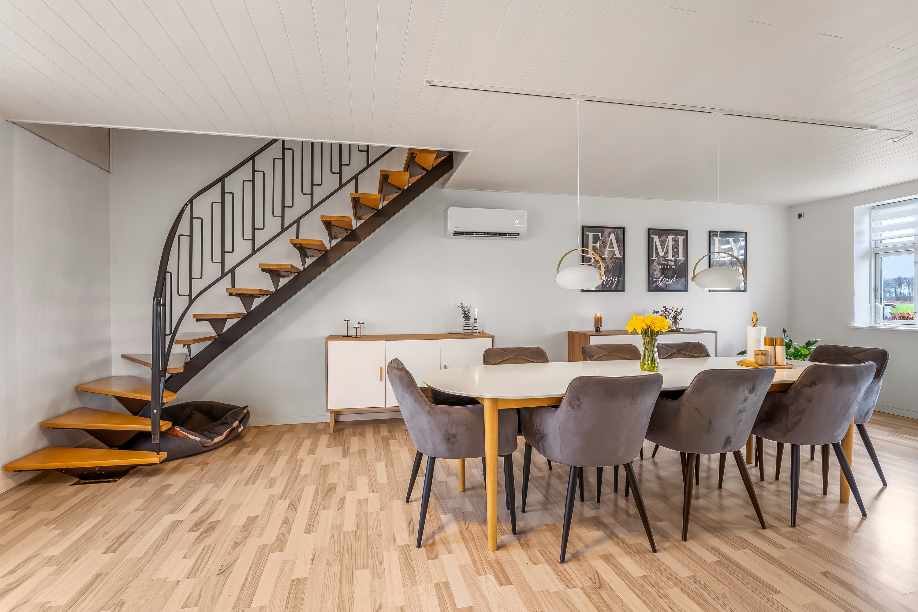 Fremhævet stue billede i fuldskærmstilstand. Billede af Lerbjergvej 4, 4941 Bandholm