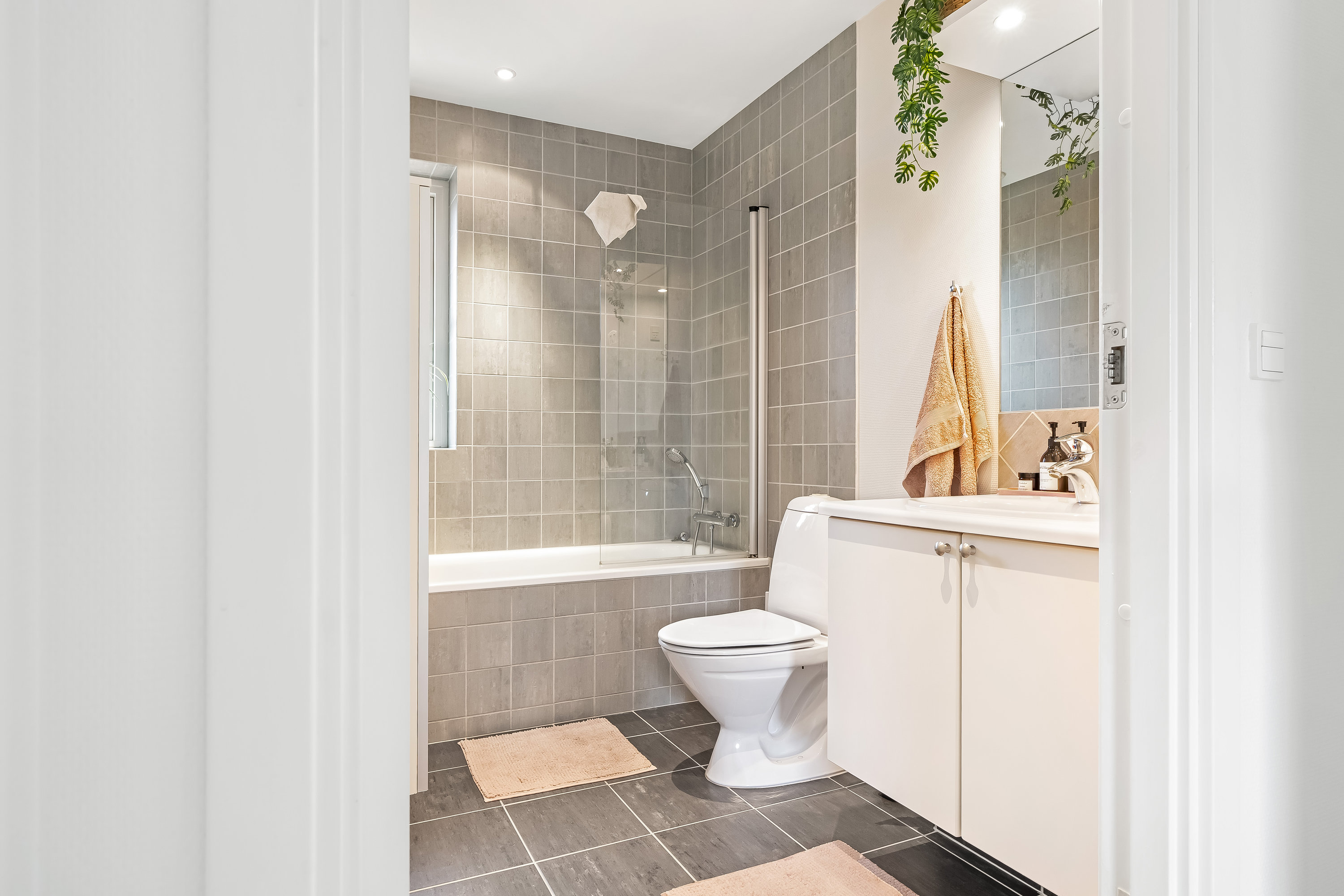 Fremhævet badeværelse billede i fuldskærmstilstand. Billede af Axel Jarls Vej 35, 3400 Hillerød