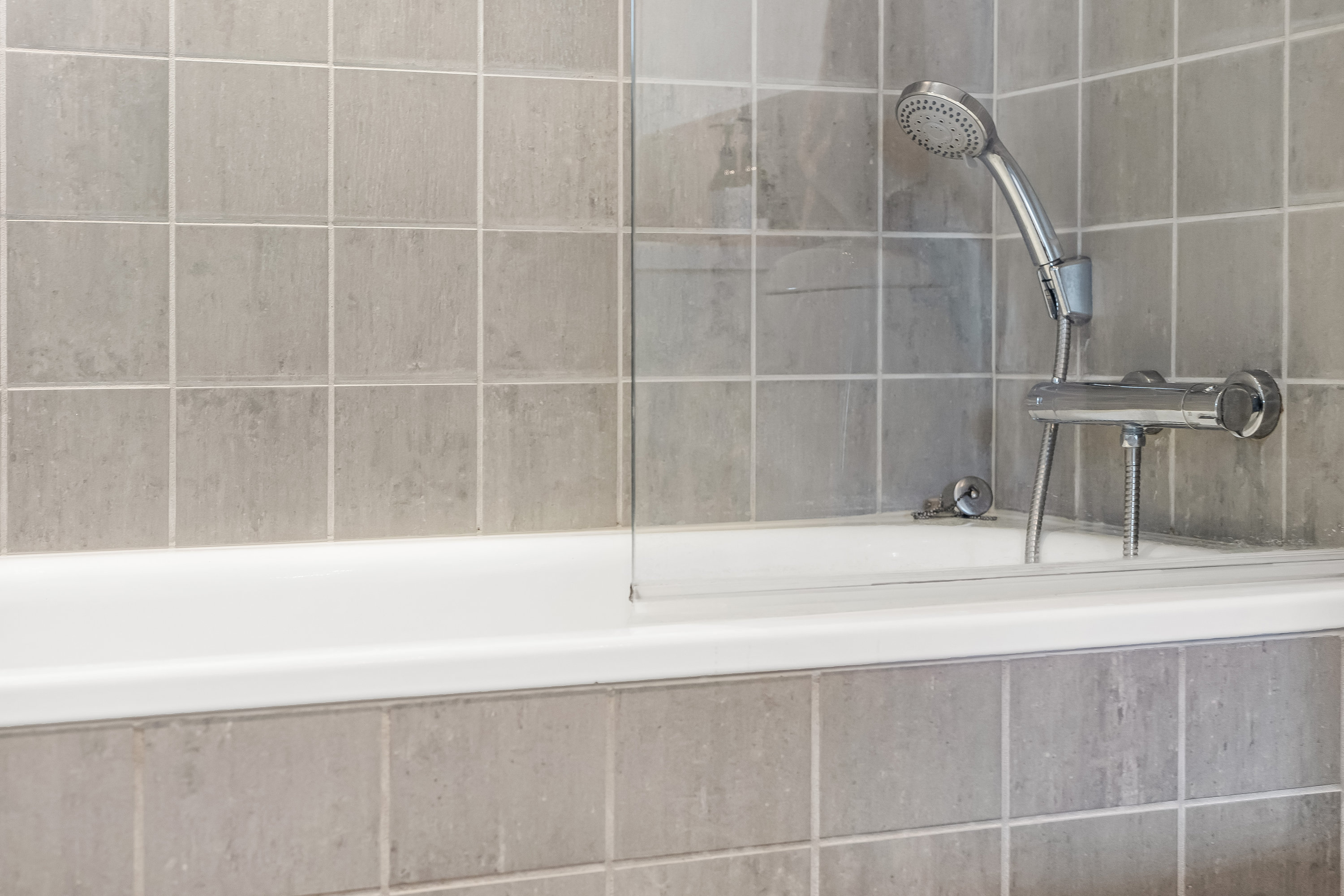 Fremhævet badeværelse billede i fuldskærmstilstand. Billede af Axel Jarls Vej 35, 3400 Hillerød