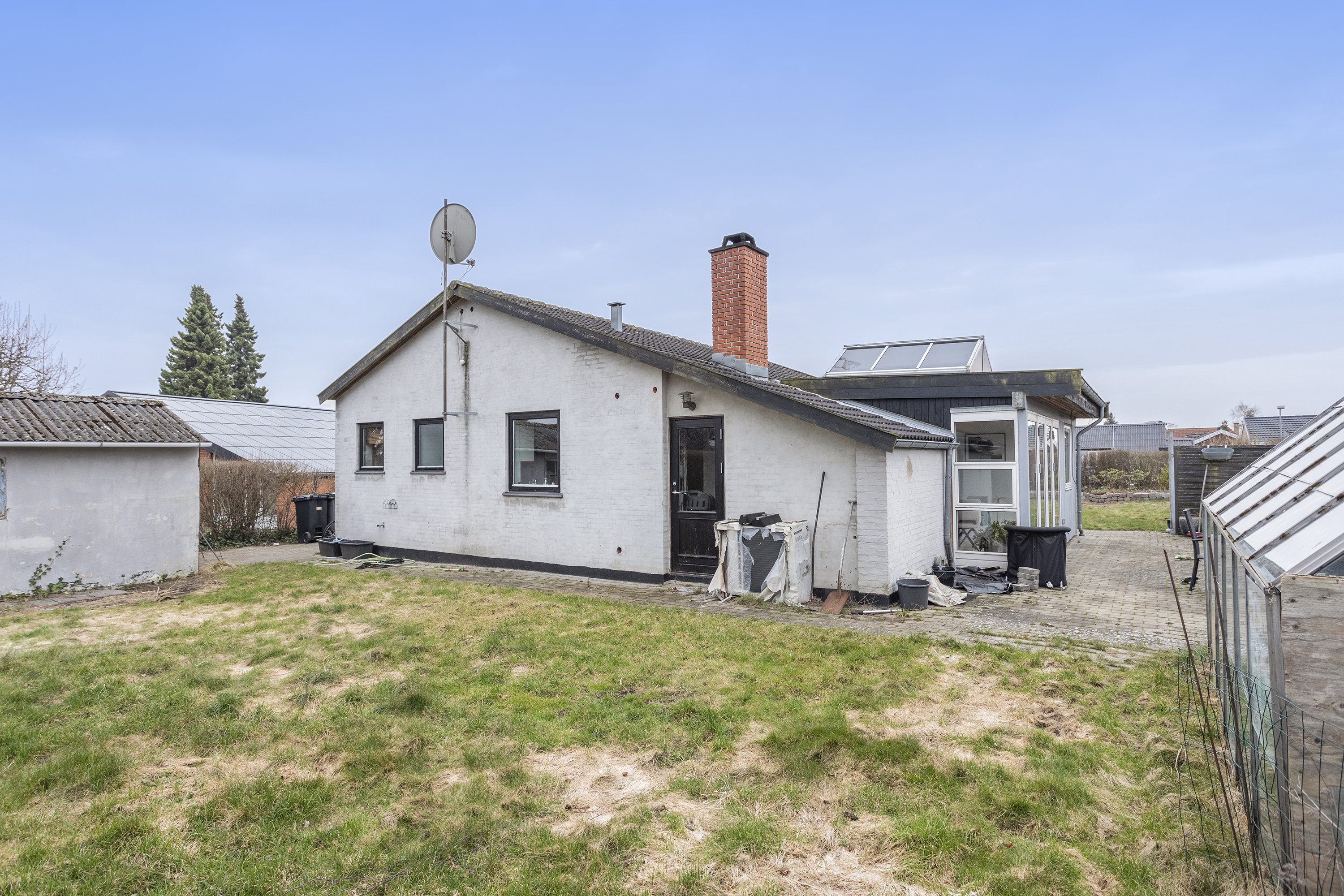 Fremhævet facade billede i fuldskærmstilstand. Billede af Hybenvænget 28, 2740 Skovlunde