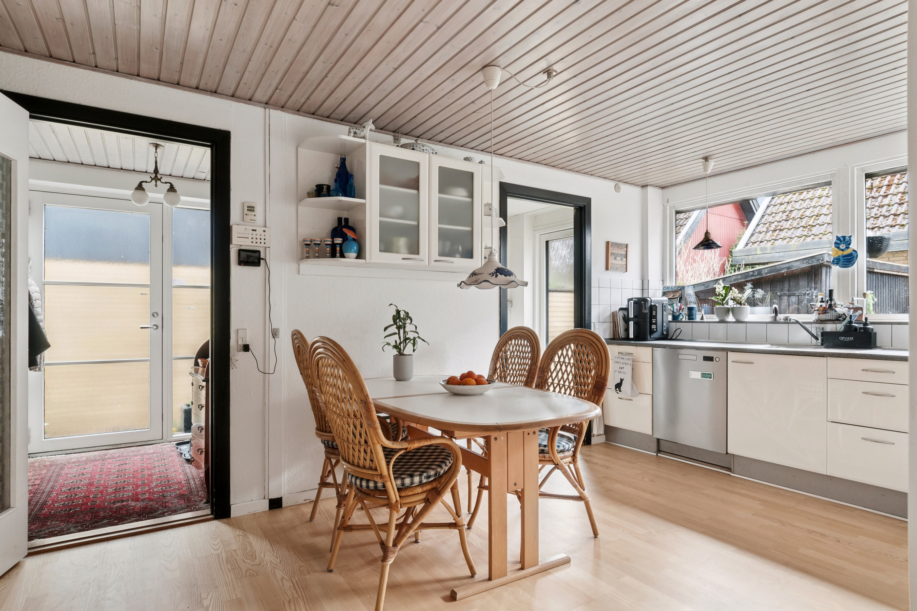 Fremhævet køkken billede i fuldskærmstilstand. Billede af Bylaugsvænget 28, 2791 Dragør