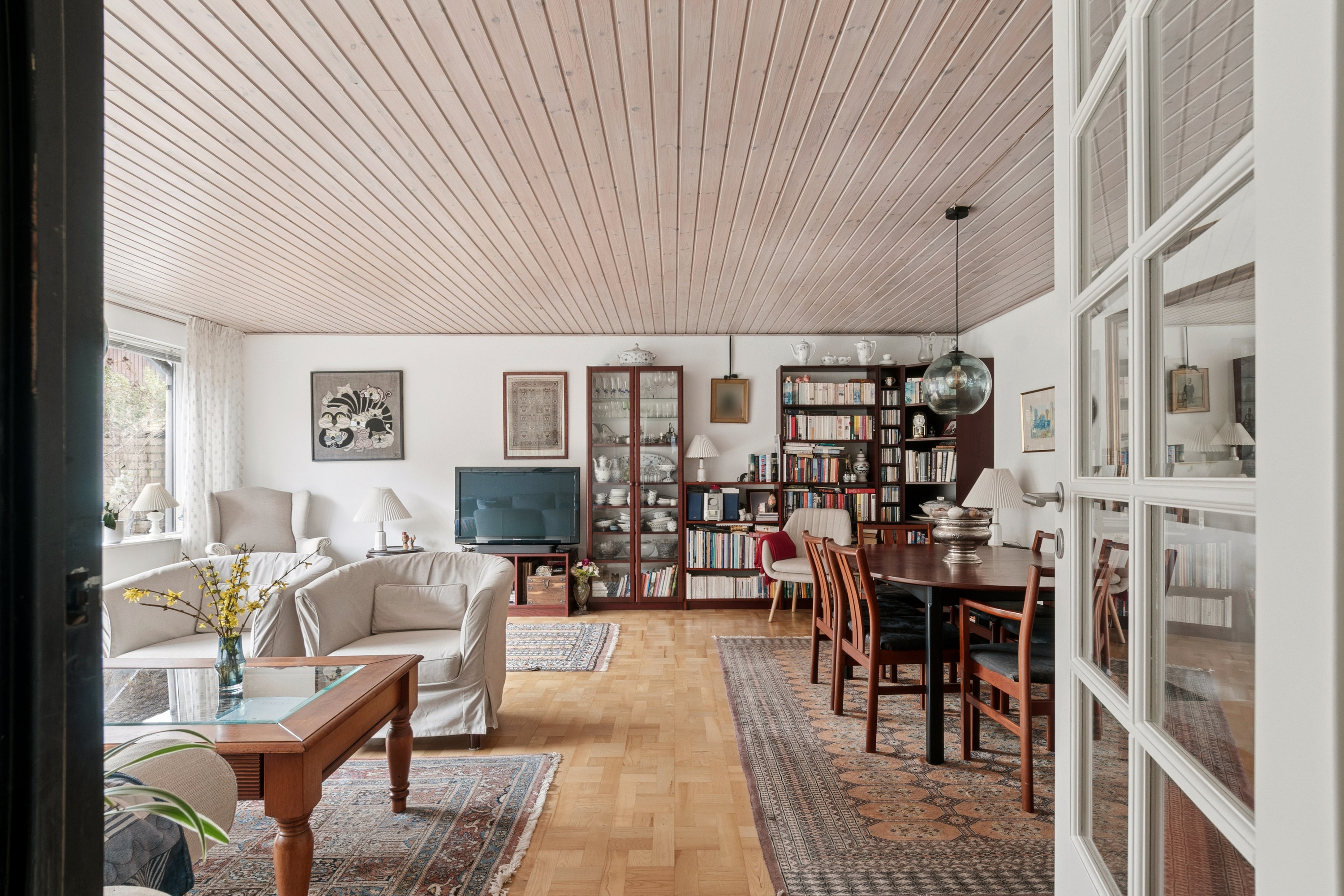 Fremhævet stue billede i fuldskærmstilstand. Billede af Bylaugsvænget 28, 2791 Dragør