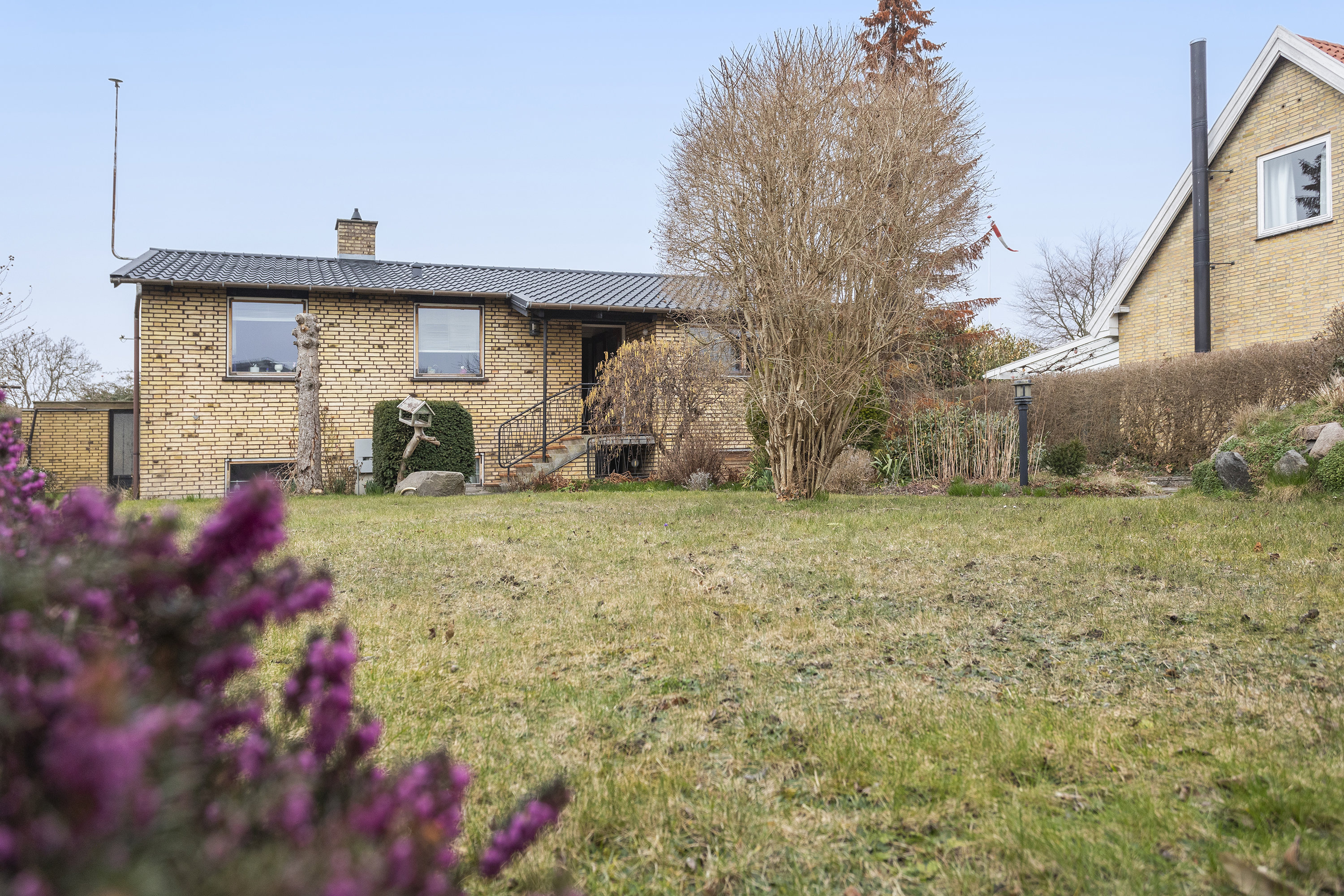 Fremhævet facade billede i fuldskærmstilstand. Billede af Flemløsevej 8, 2770 Kastrup