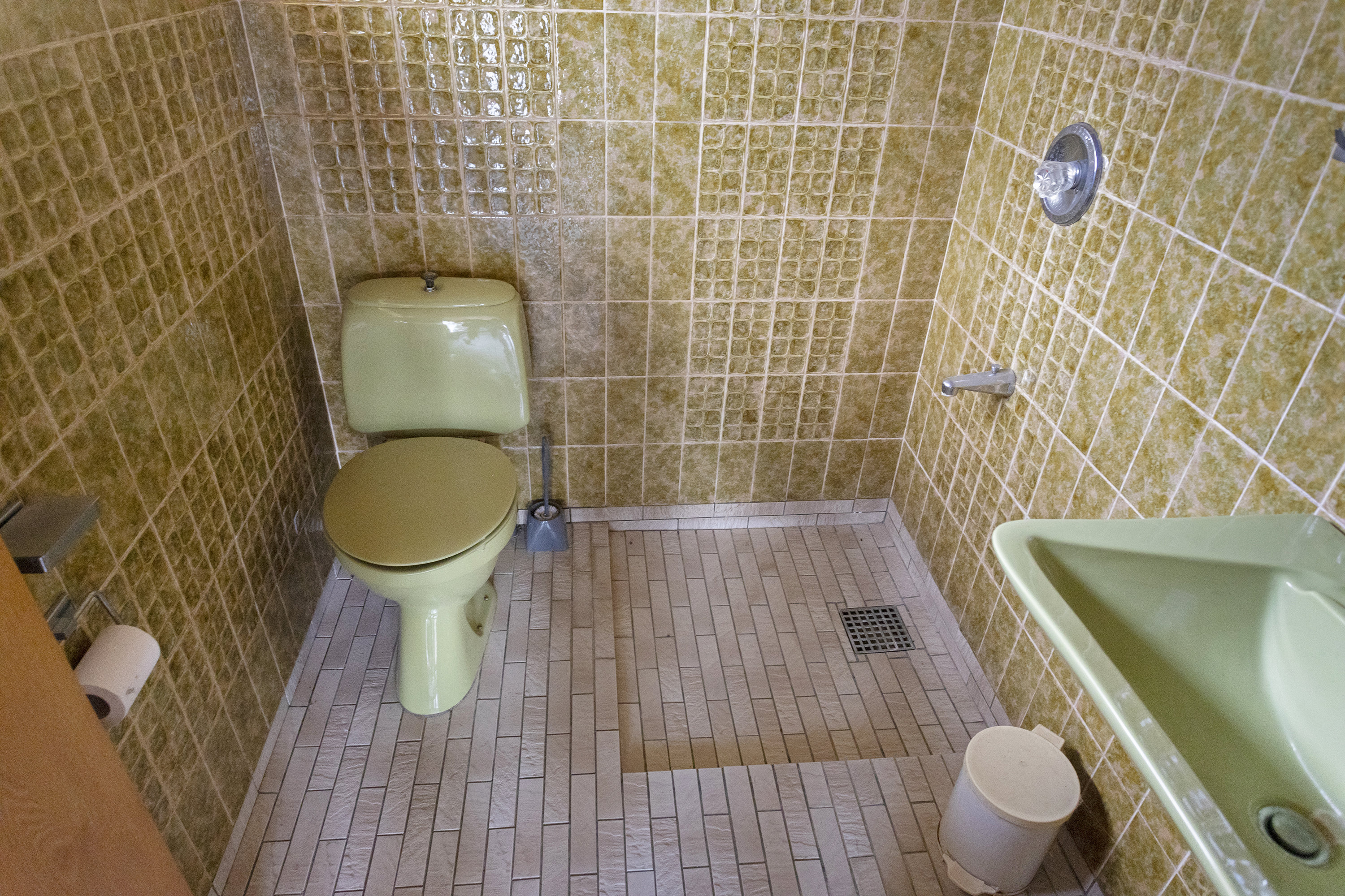 Fremhævet toilet billede i fuldskærmstilstand. Billede af Flemløsevej 8, 2770 Kastrup