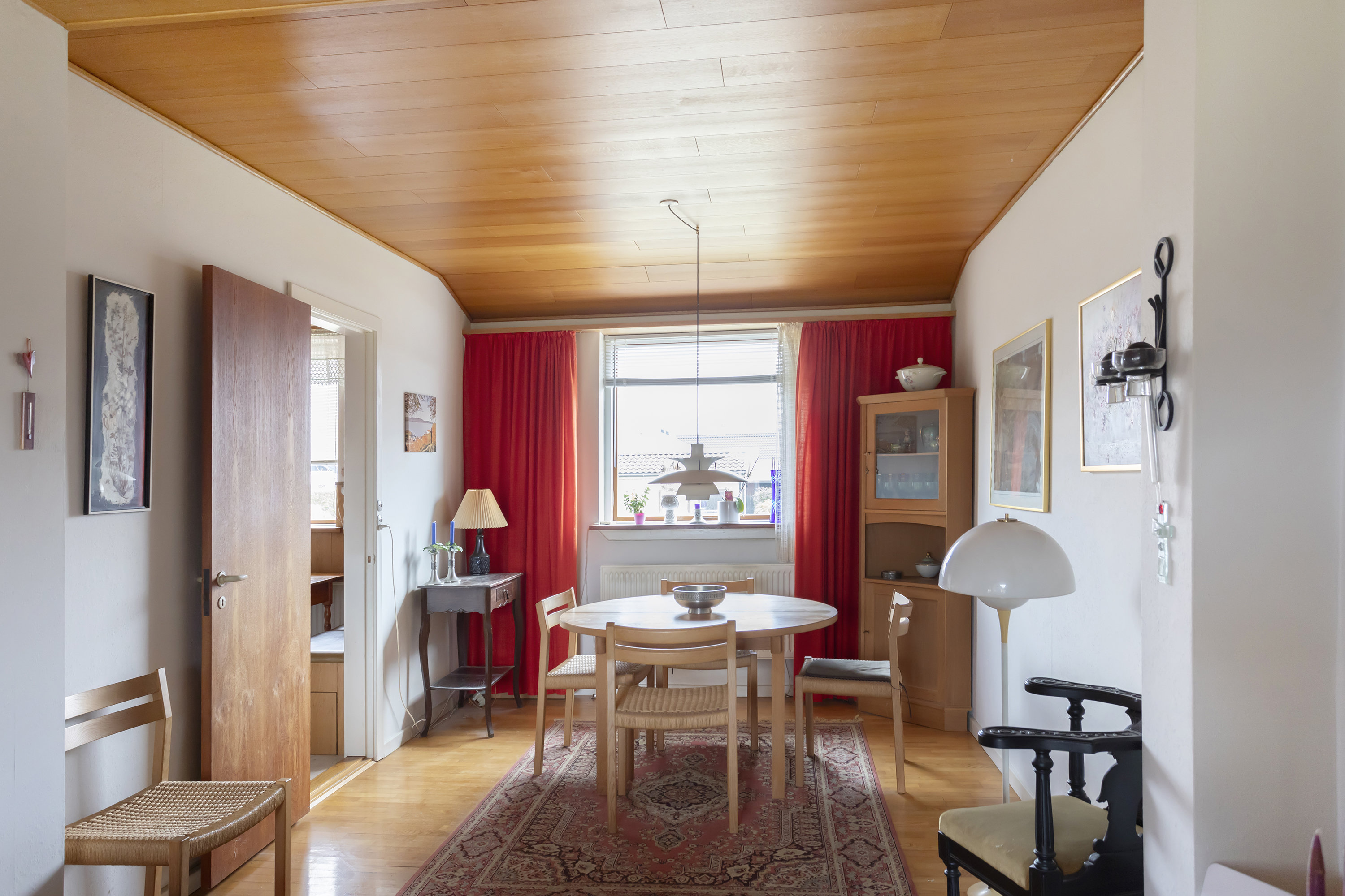 Fremhævet stue billede i fuldskærmstilstand. Billede af Flemløsevej 8, 2770 Kastrup