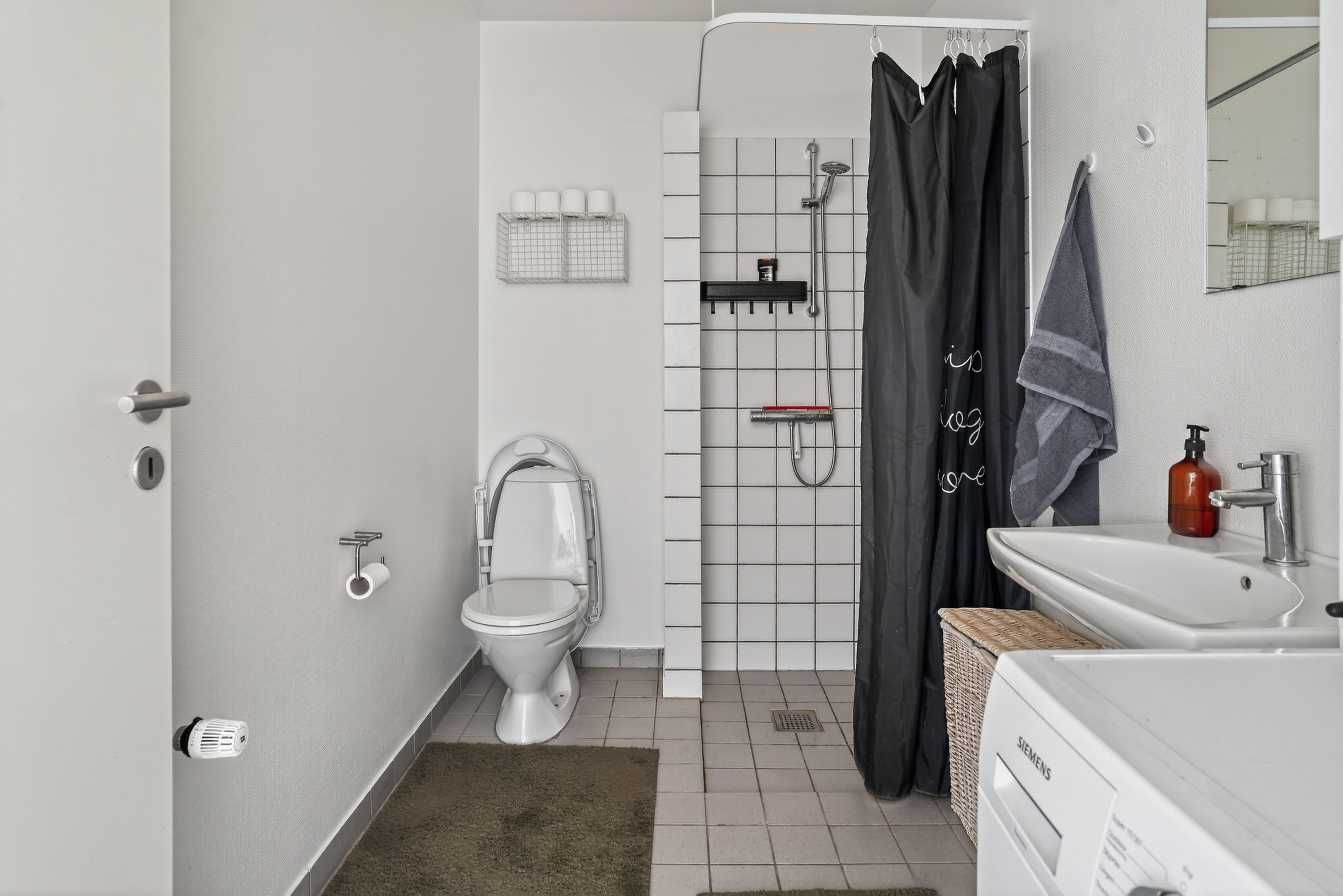 Fremhævet badeværelse billede i fuldskærmstilstand. Billede af Algade 12A, 2. th., 4660 Store Heddinge