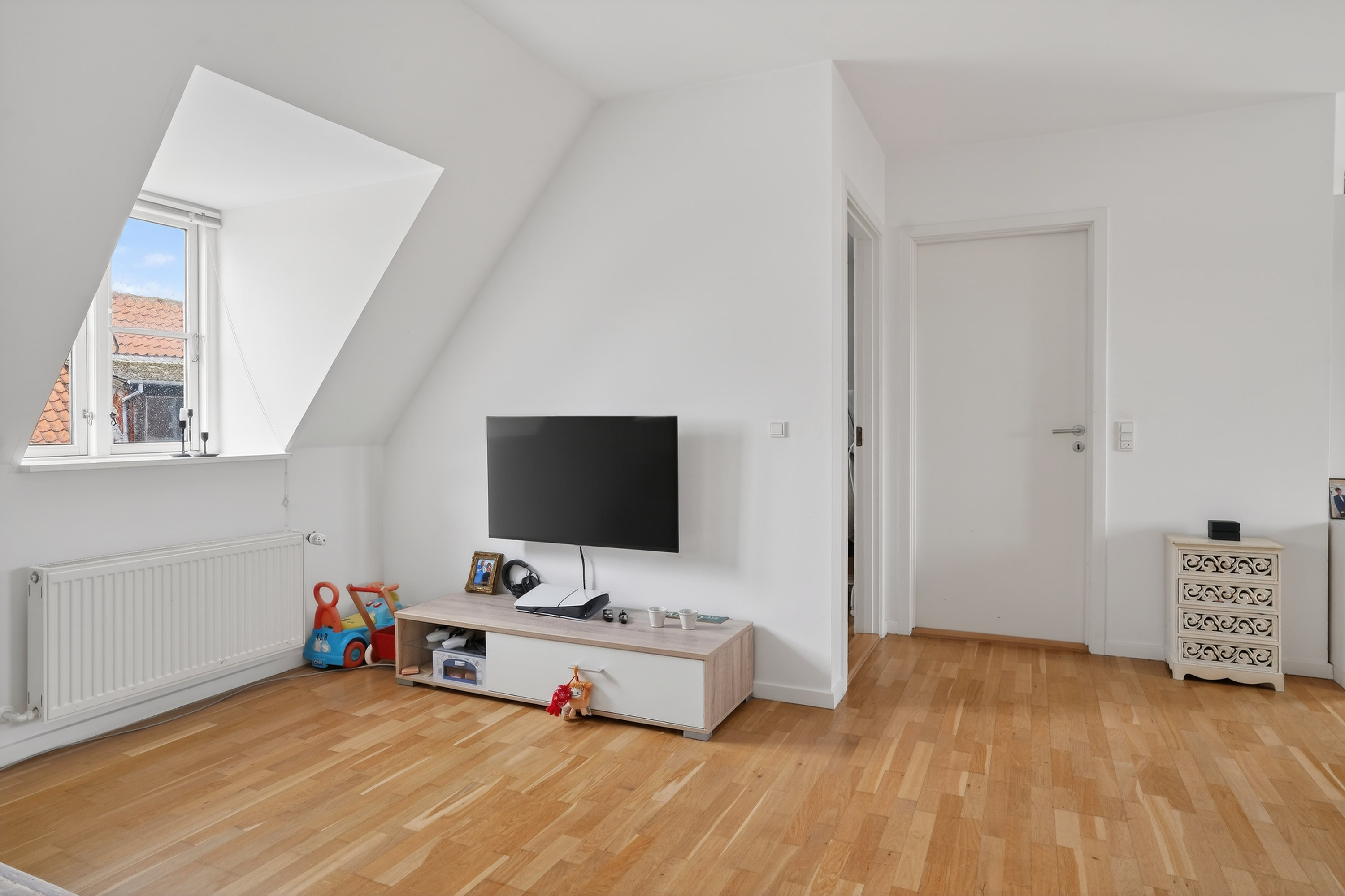 Fremhævet stue billede i fuldskærmstilstand. Billede af Algade 12A, 2. th., 4660 Store Heddinge