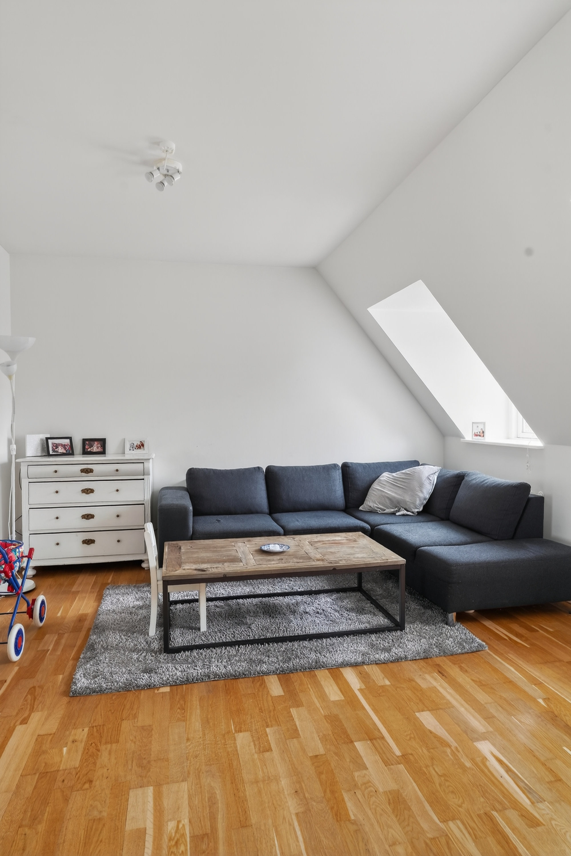 Fremhævet stue billede i fuldskærmstilstand. Billede af Algade 12A, 2. th., 4660 Store Heddinge