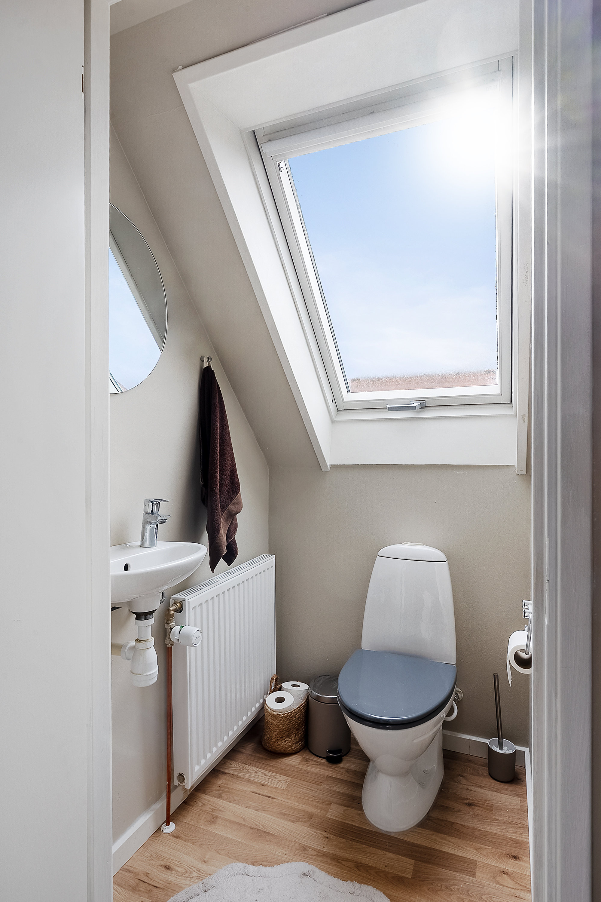 Fremhævet toilet billede i fuldskærmstilstand. Billede af Skibhusvej 236, 5000 Odense C