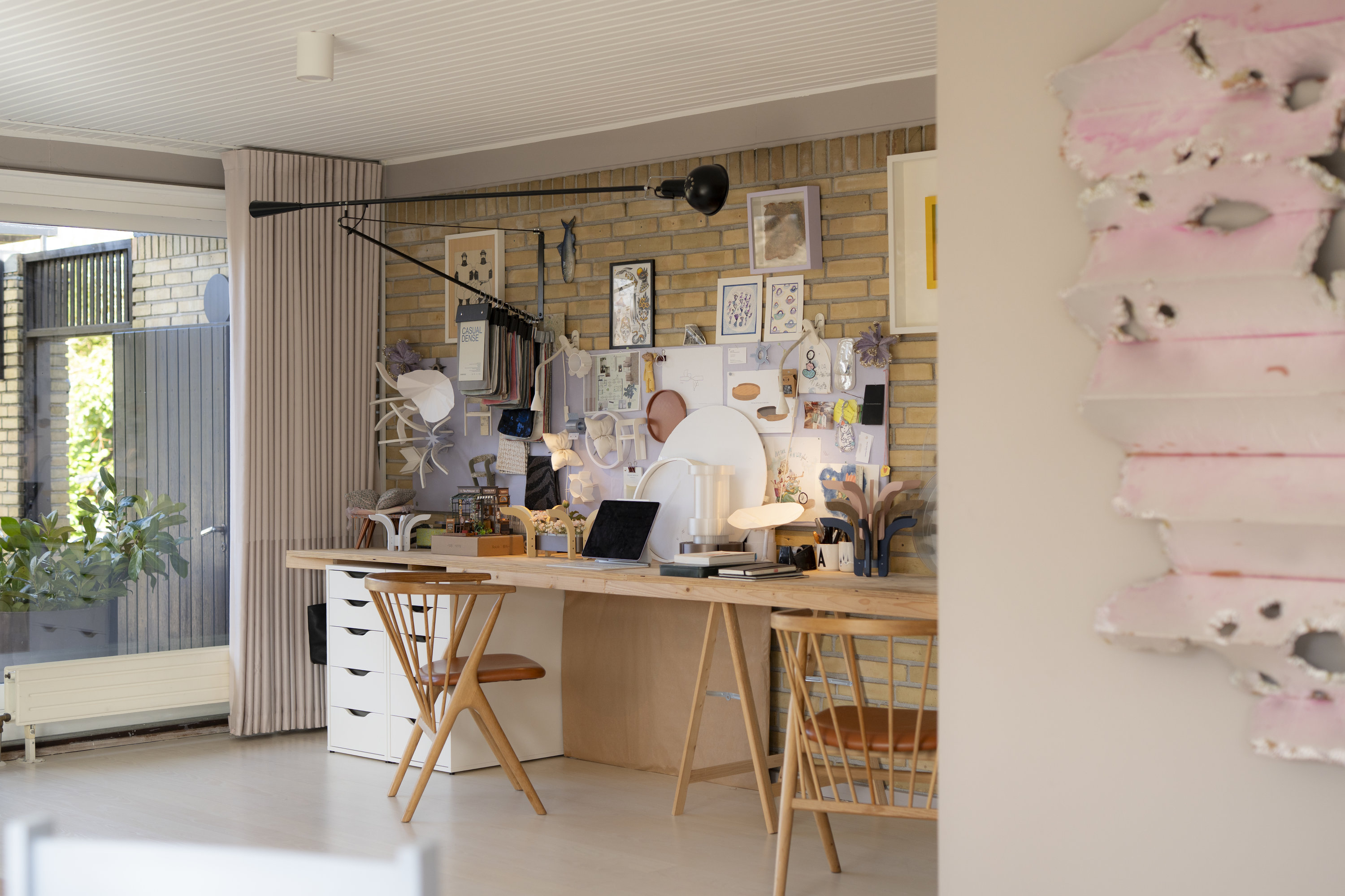 Fremhævet stue billede i fuldskærmstilstand. Billede af Dyndsagervej 4, 2750 Ballerup