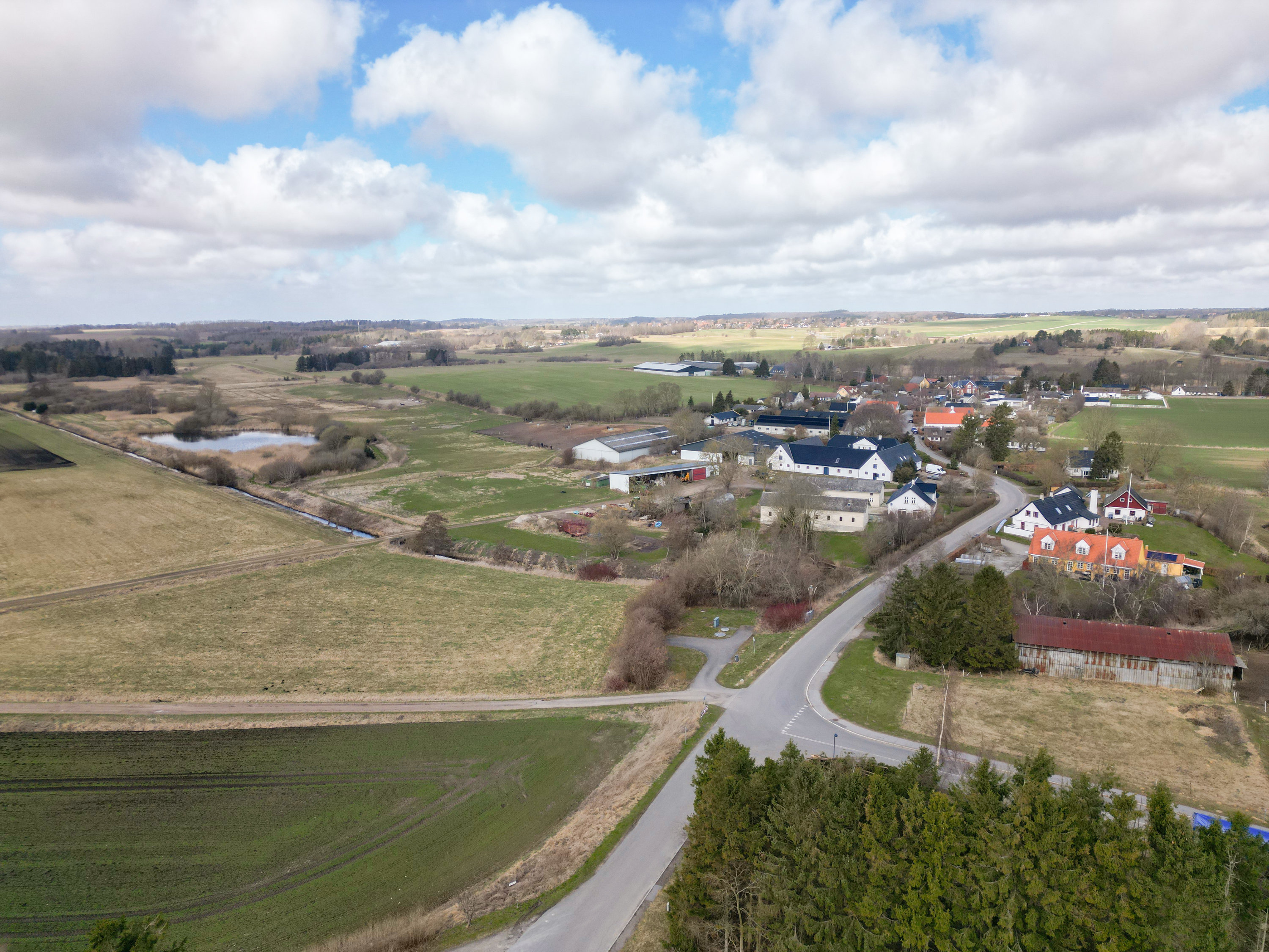 Fremhævet luftfoto billede i fuldskærmstilstand. Billede af Knardrup Bygade 52, Knardrup, 3660 Stenløse