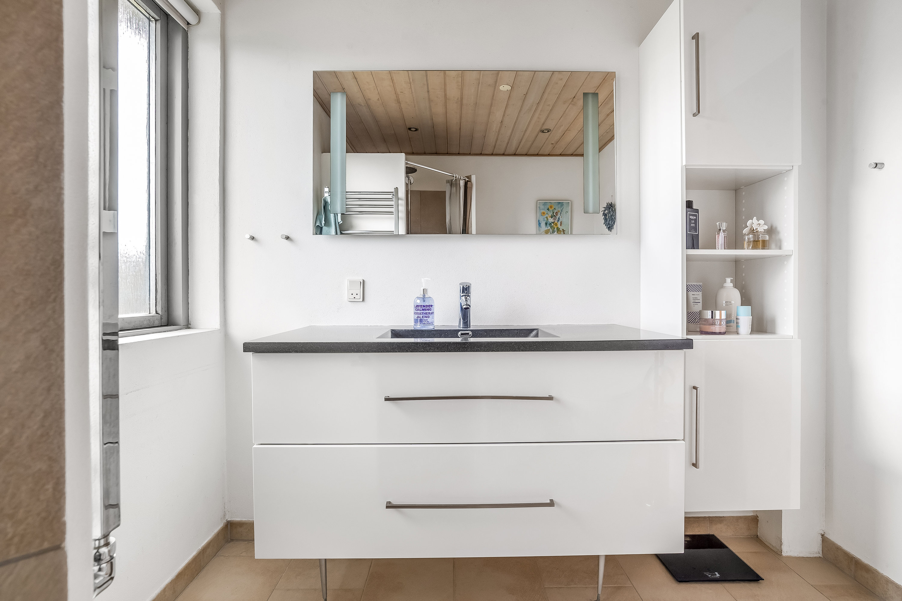 Fremhævet badeværelse billede i fuldskærmstilstand. Billede af Bygvænget 25, 7500 Holstebro