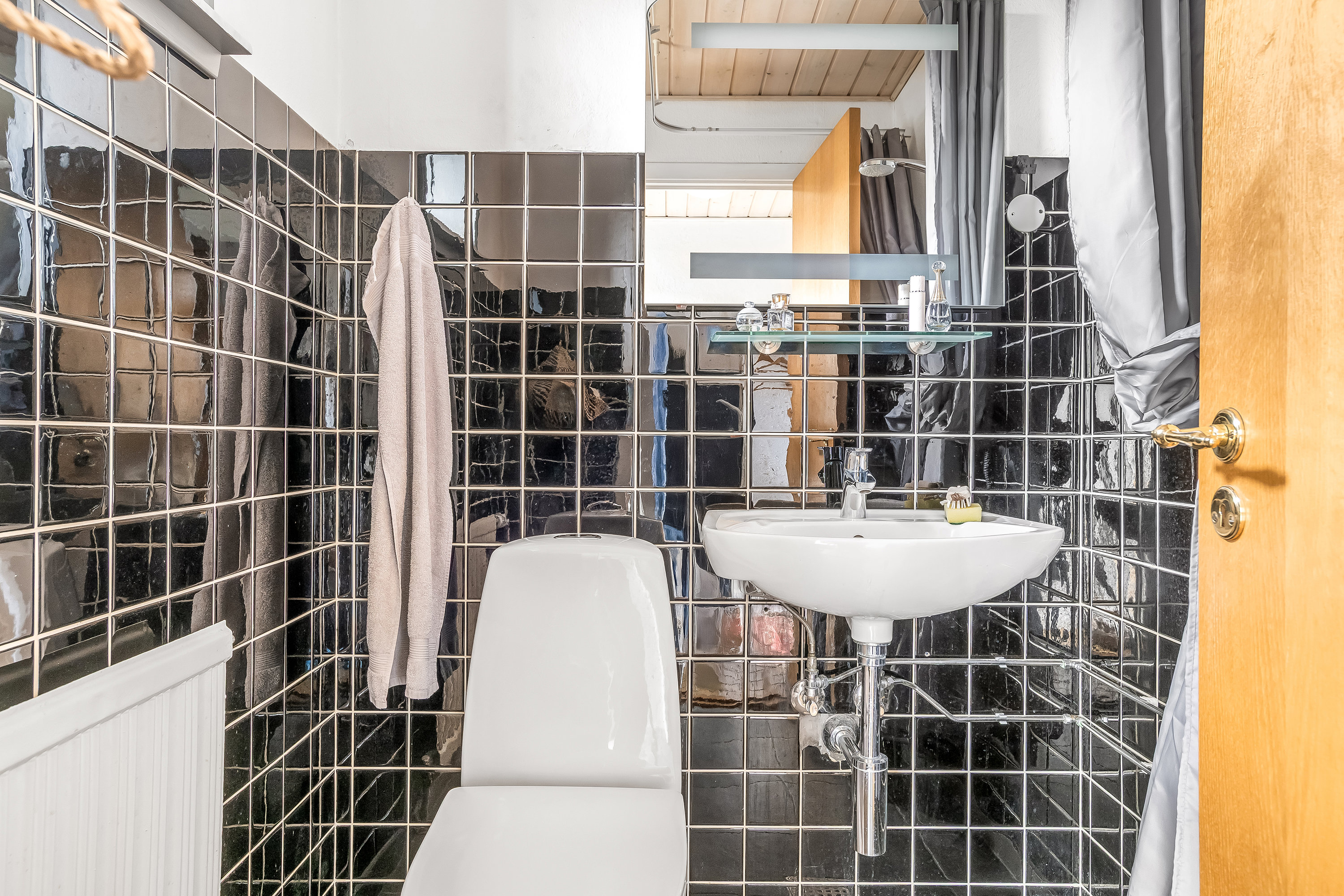 Fremhævet badeværelse billede i fuldskærmstilstand. Billede af Bygvænget 25, 7500 Holstebro