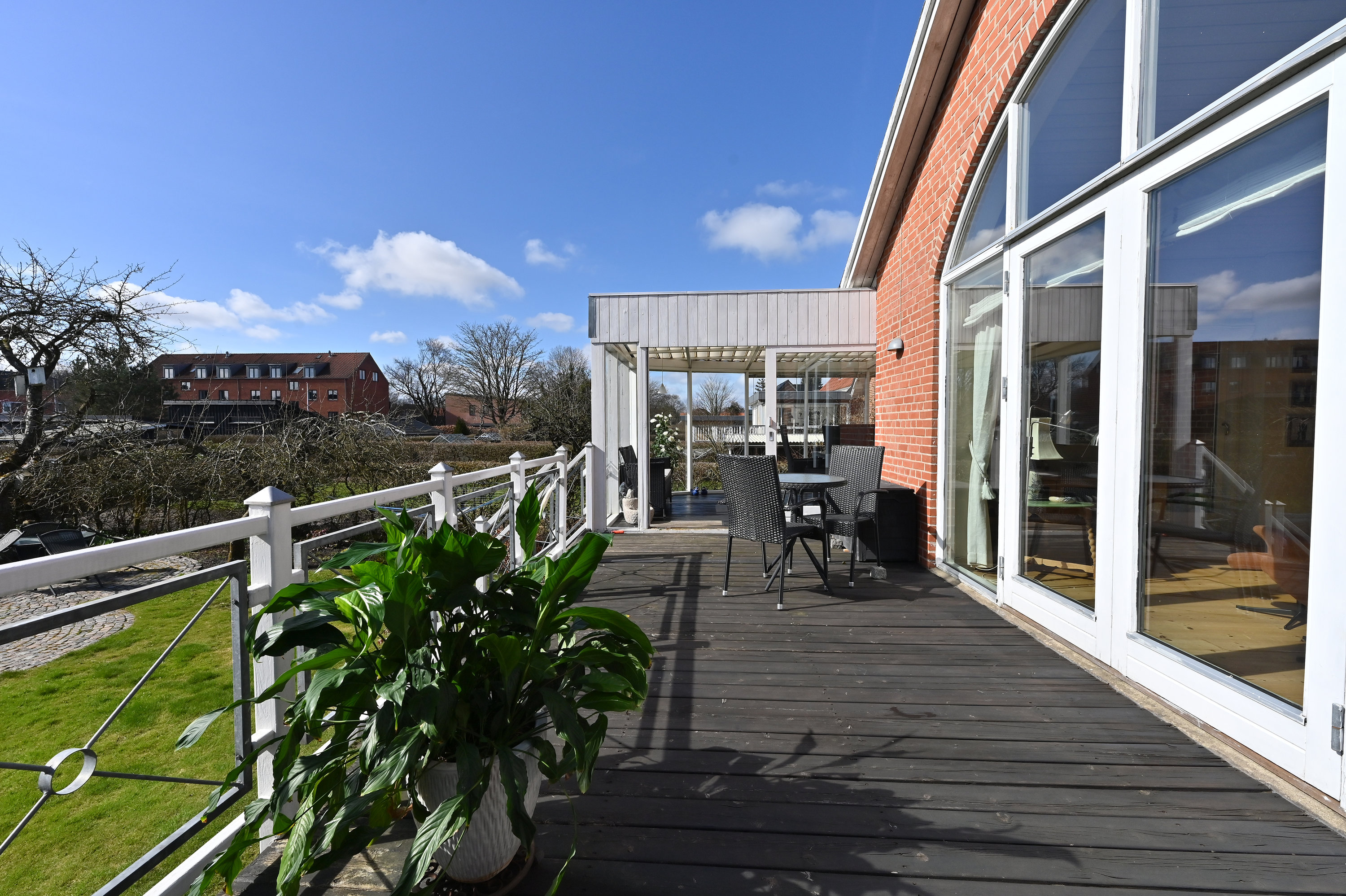 Fremhævet terrasse billede i fuldskærmstilstand. Billede af Holbækvej 34, 7400 Herning