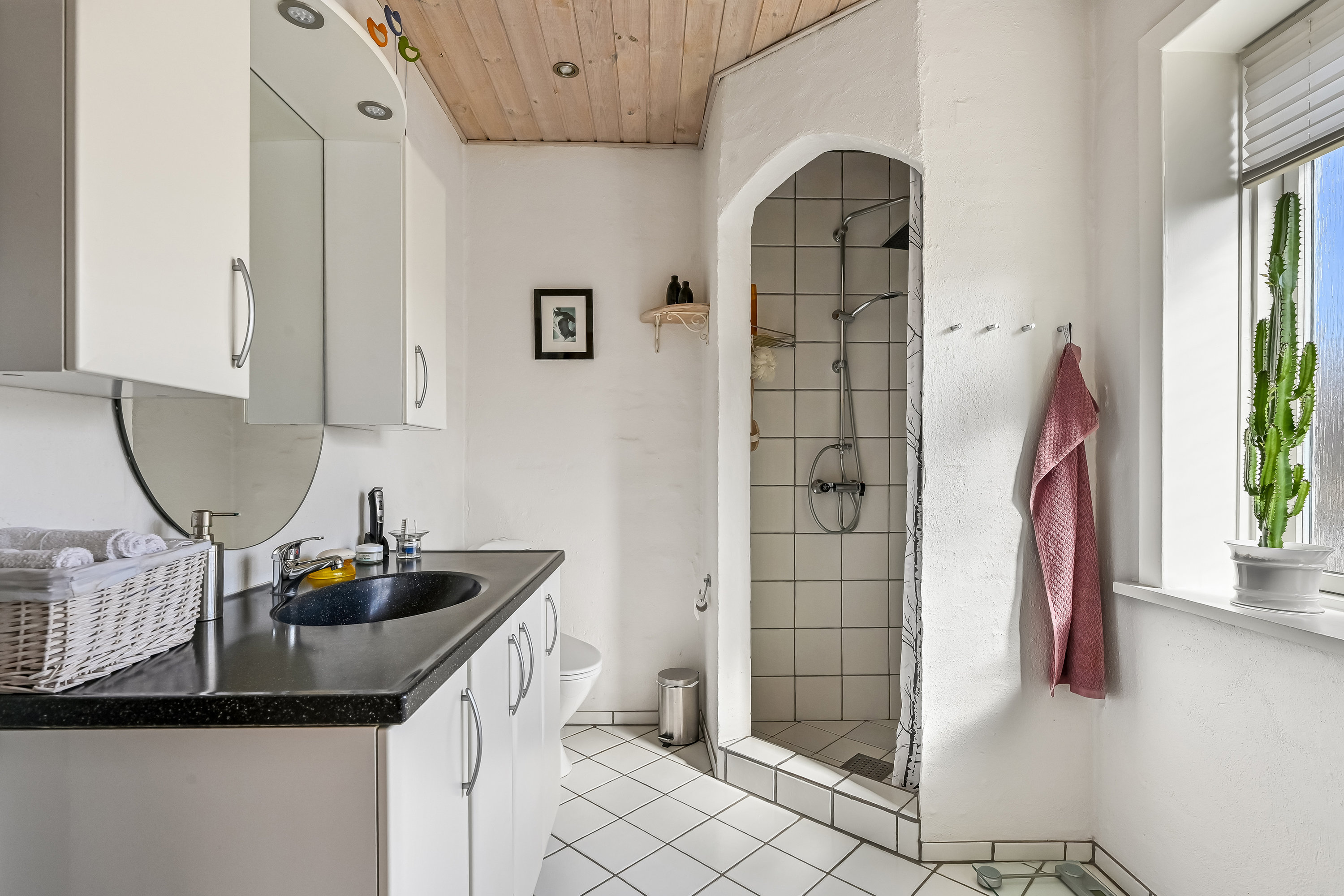 Fremhævet badeværelse billede i fuldskærmstilstand. Billede af Holbækvej 34, 7400 Herning