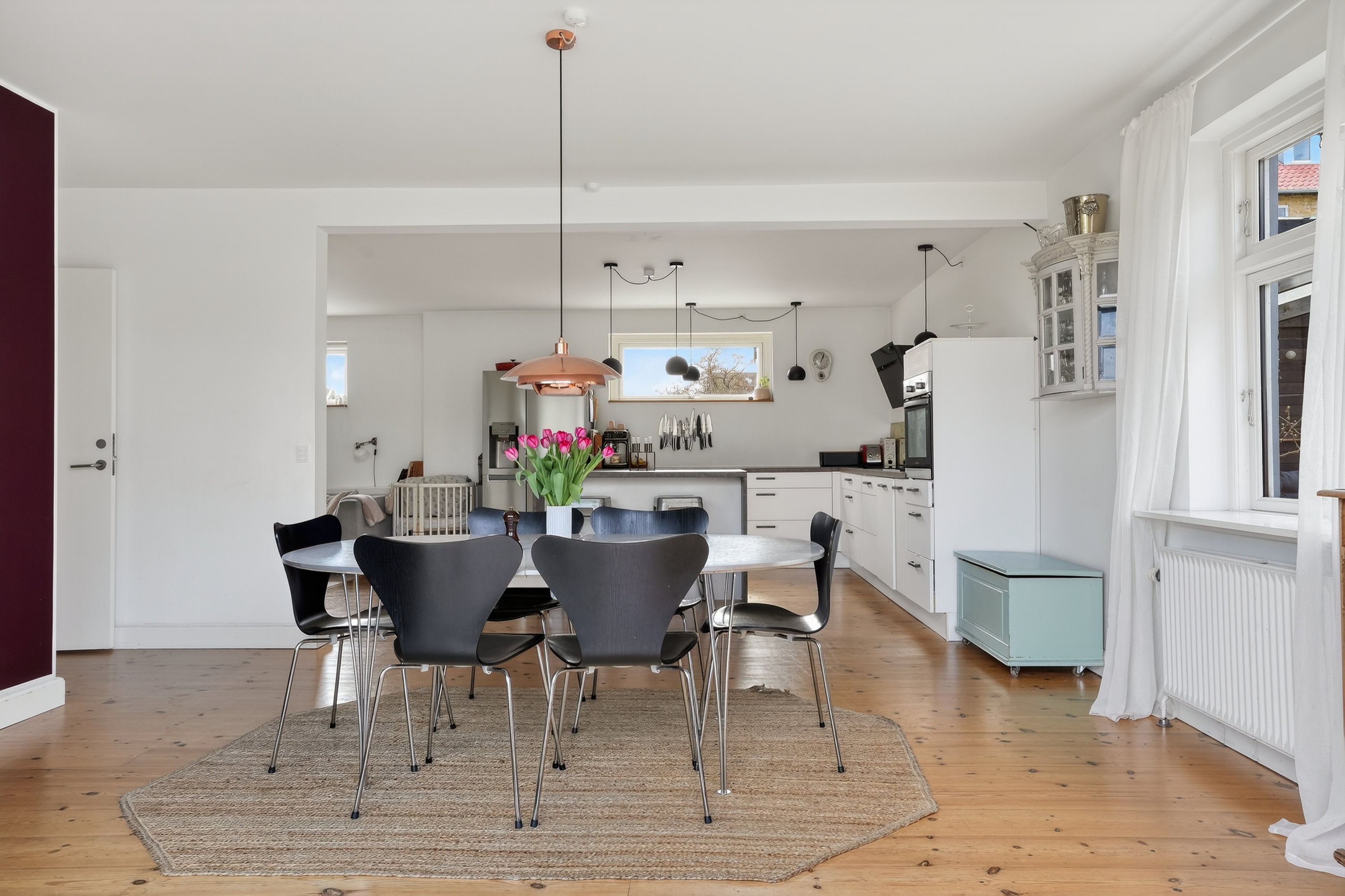 Fremhævet spisestue billede i fuldskærmstilstand. Billede af Niels Bohrs Alle 38, 2860 Søborg
