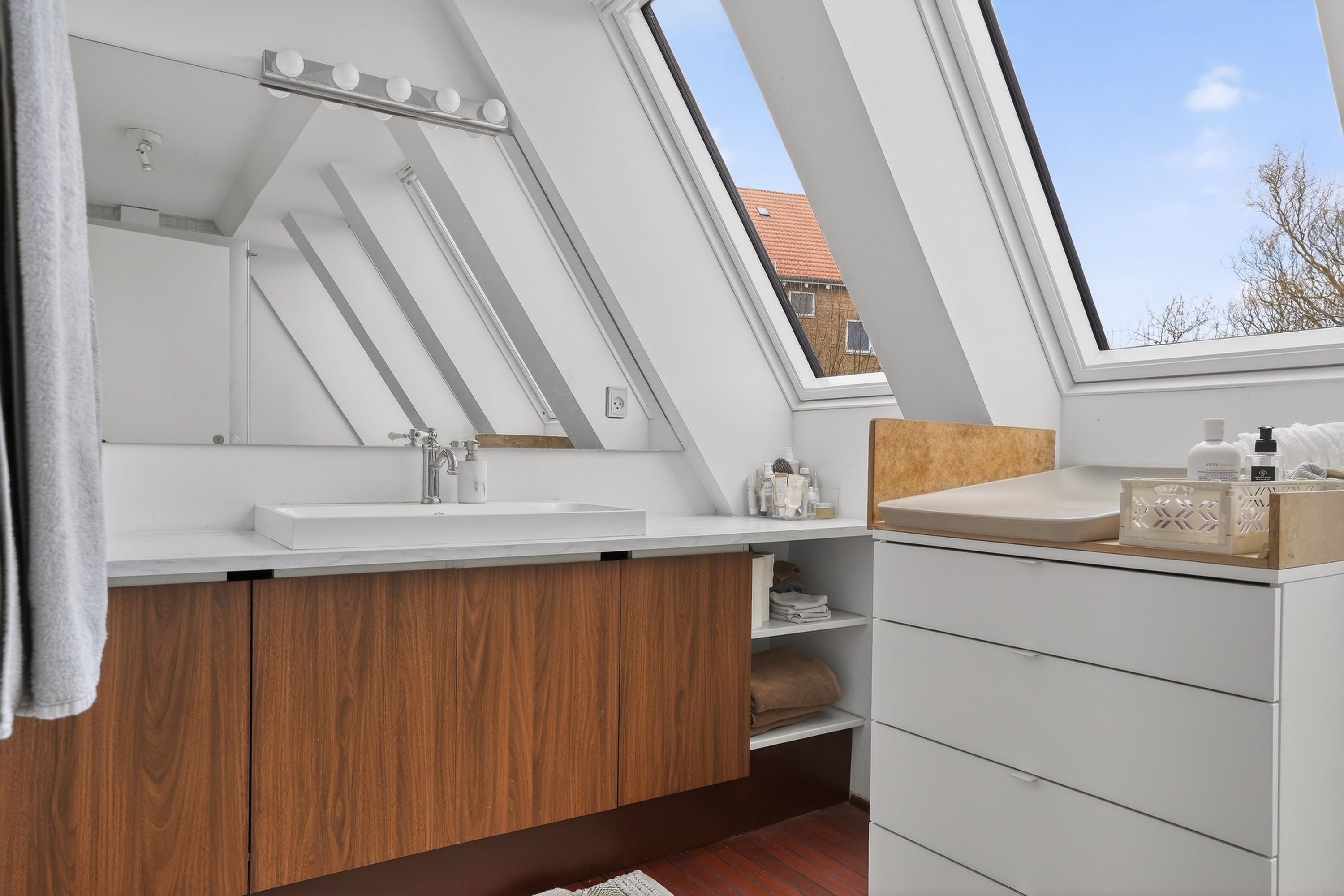 Fremhævet badeværelse billede i fuldskærmstilstand. Billede af Niels Bohrs Alle 38, 2860 Søborg