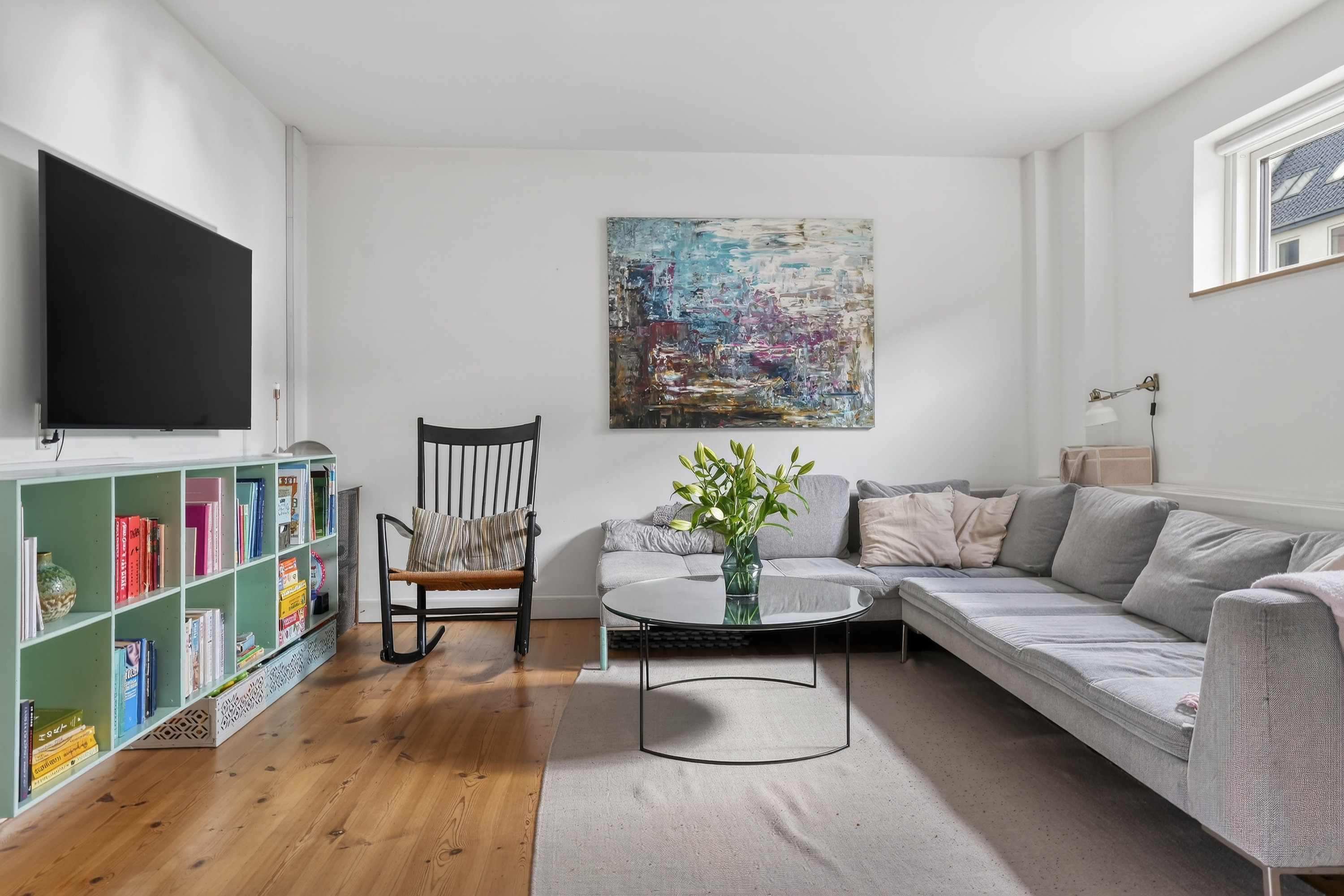 Fremhævet stue billede i fuldskærmstilstand. Billede af Niels Bohrs Alle 38, 2860 Søborg