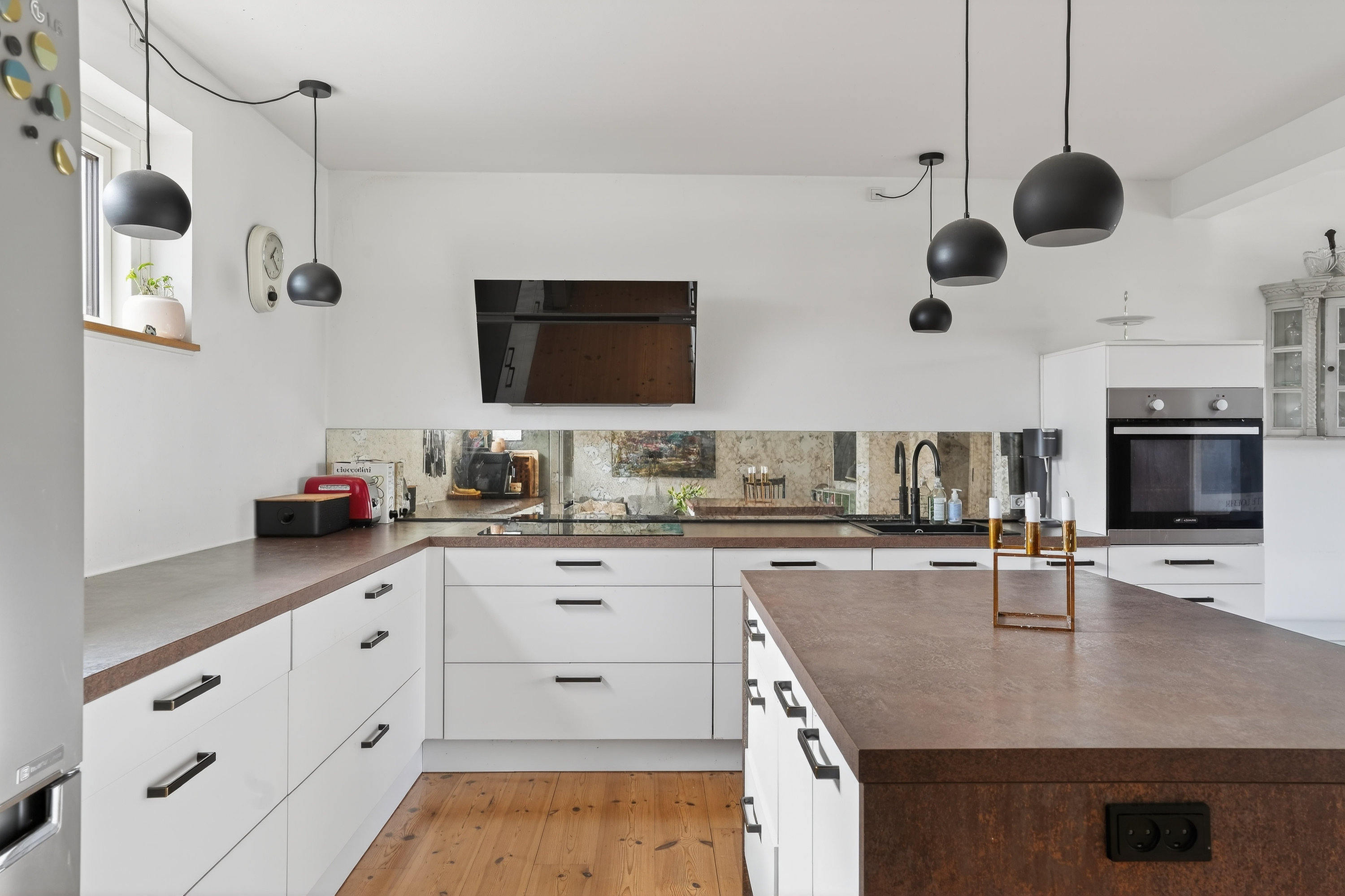 Fremhævet køkken billede i fuldskærmstilstand. Billede af Niels Bohrs Alle 38, 2860 Søborg