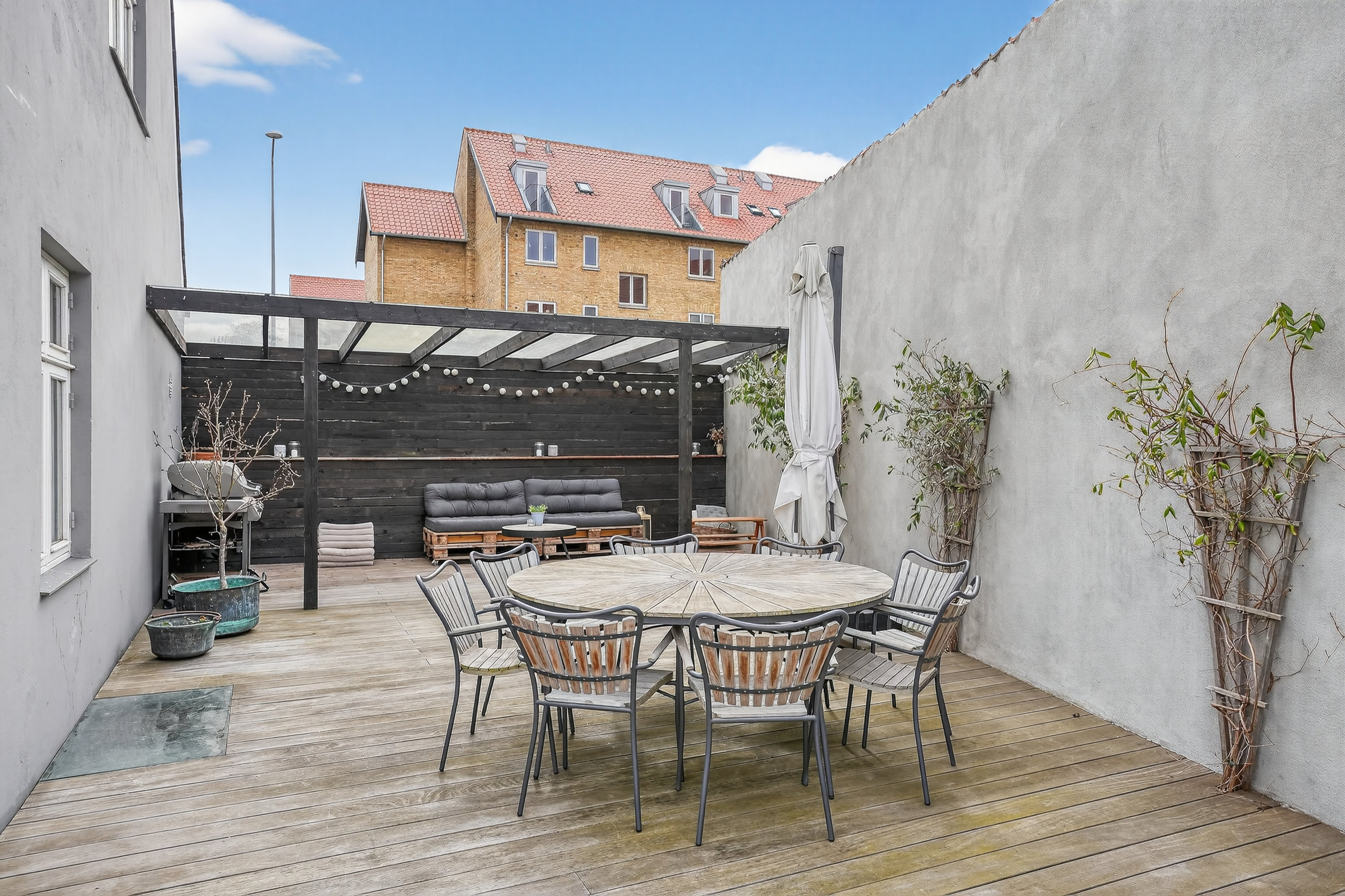 Fremhævet terrasse billede i fuldskærmstilstand. Billede af Niels Bohrs Alle 38, 2860 Søborg