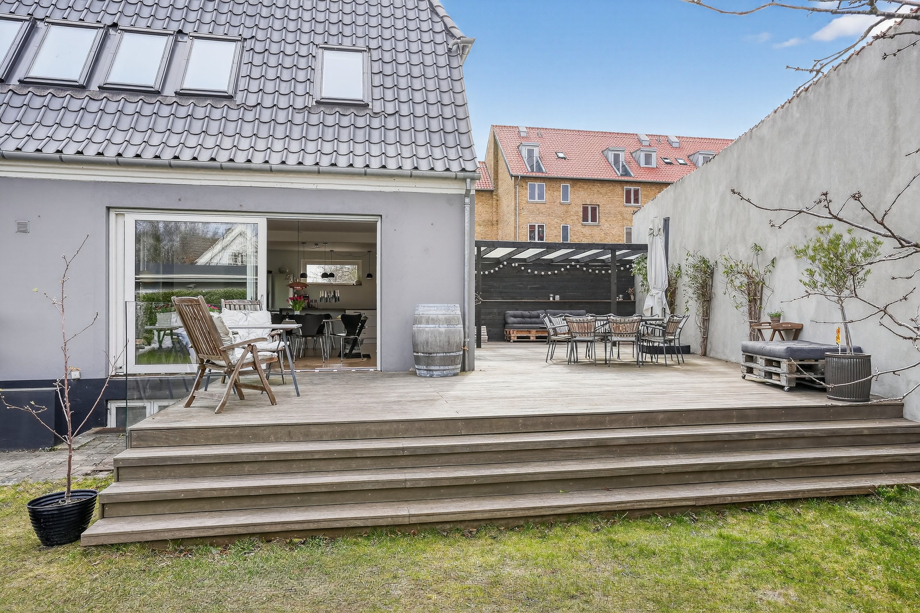 Fremhævet terrasse billede i fuldskærmstilstand. Billede af Niels Bohrs Alle 38, 2860 Søborg