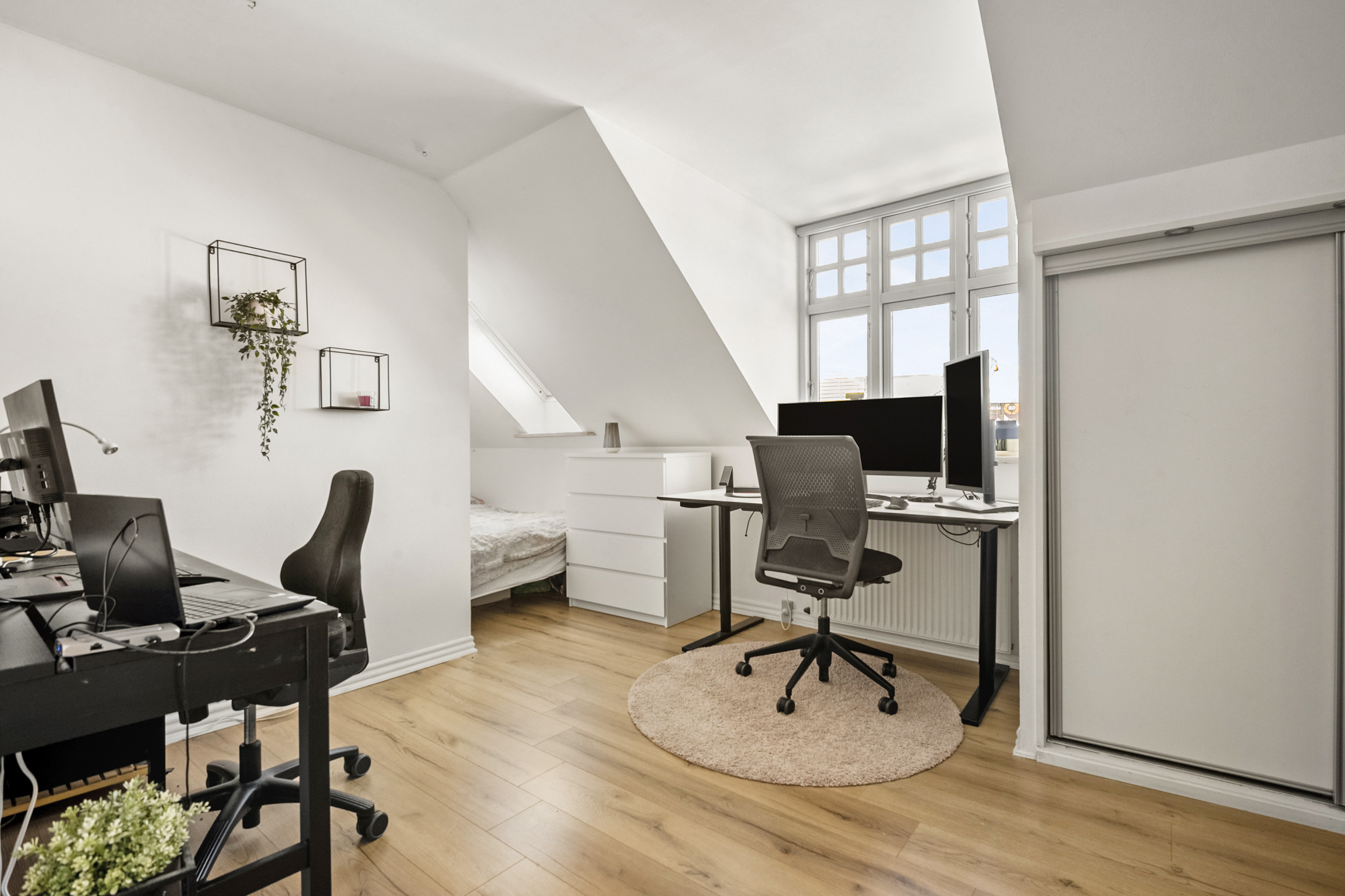 Fremhævet kontor billede i fuldskærmstilstand. Billede af Bredgade 1, 8300 Odder