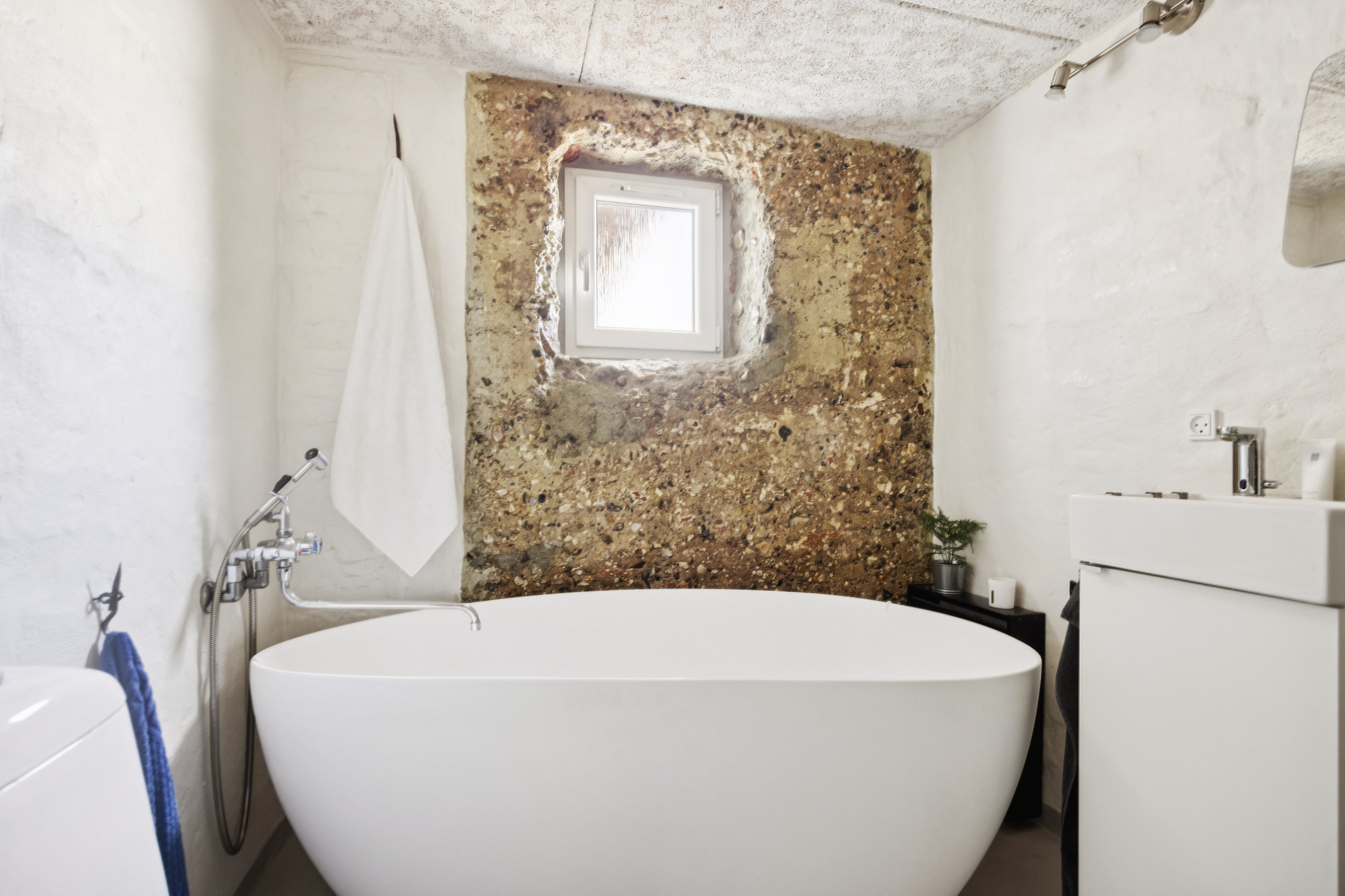 Fremhævet bad billede i fuldskærmstilstand. Billede af Langgade 51, Vejgaard, 9000 Aalborg