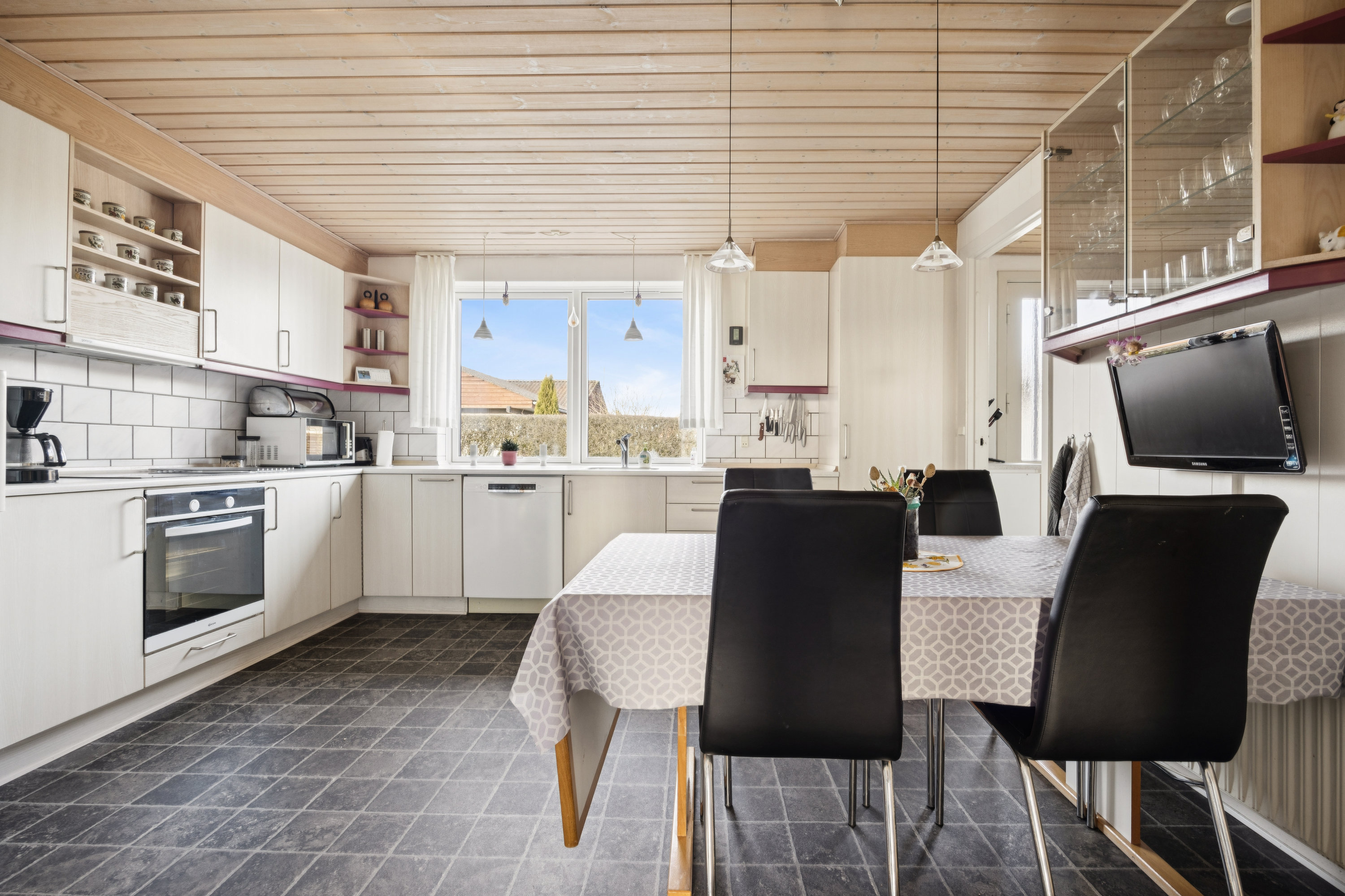 Fremhævet køkken billede i fuldskærmstilstand. Billede af Nørrehave 7, Ulsted, 9370 Hals