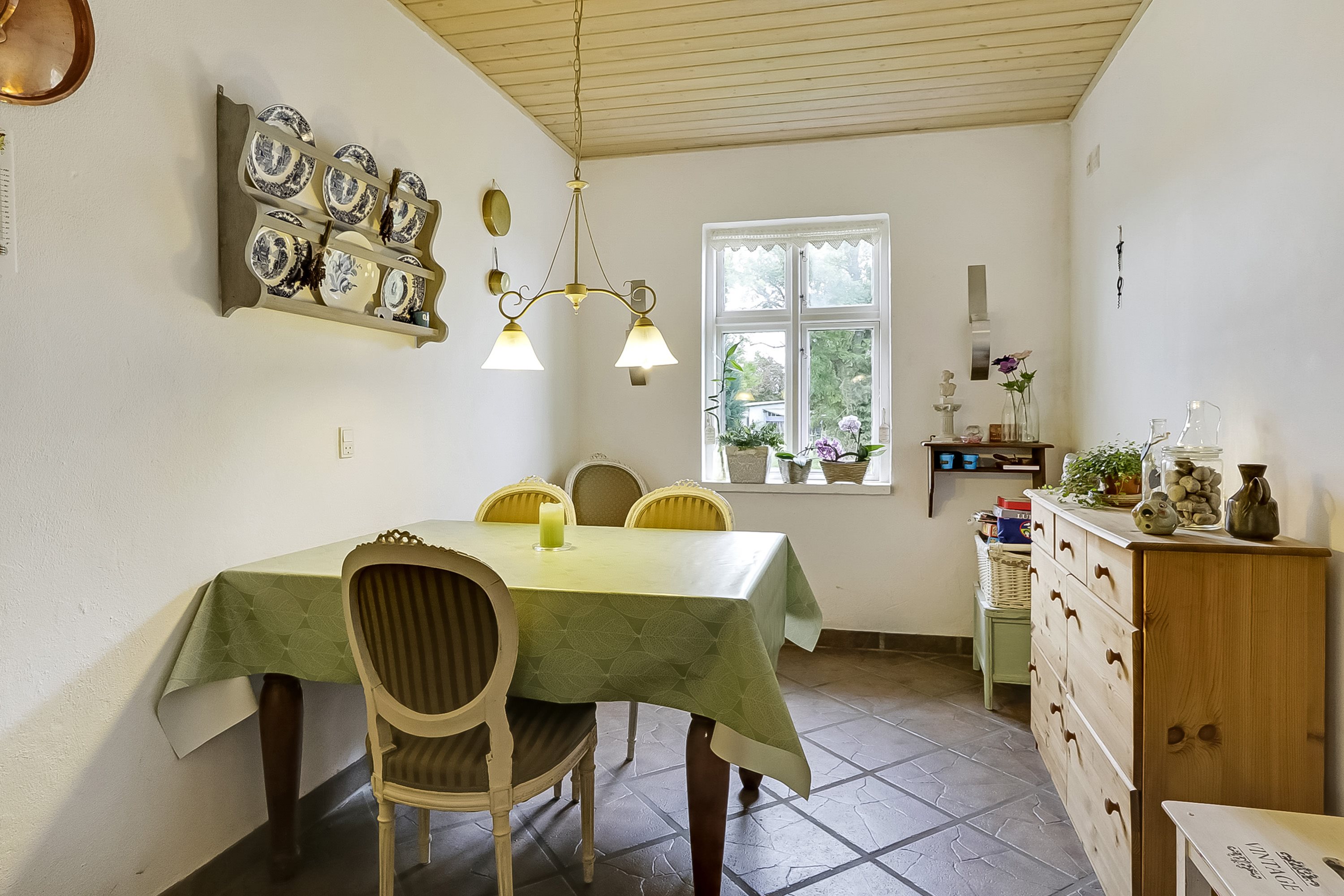 Fremhævet stue billede i fuldskærmstilstand. Billede af Boholtvej 11, Boholt, 5874 Hesselager