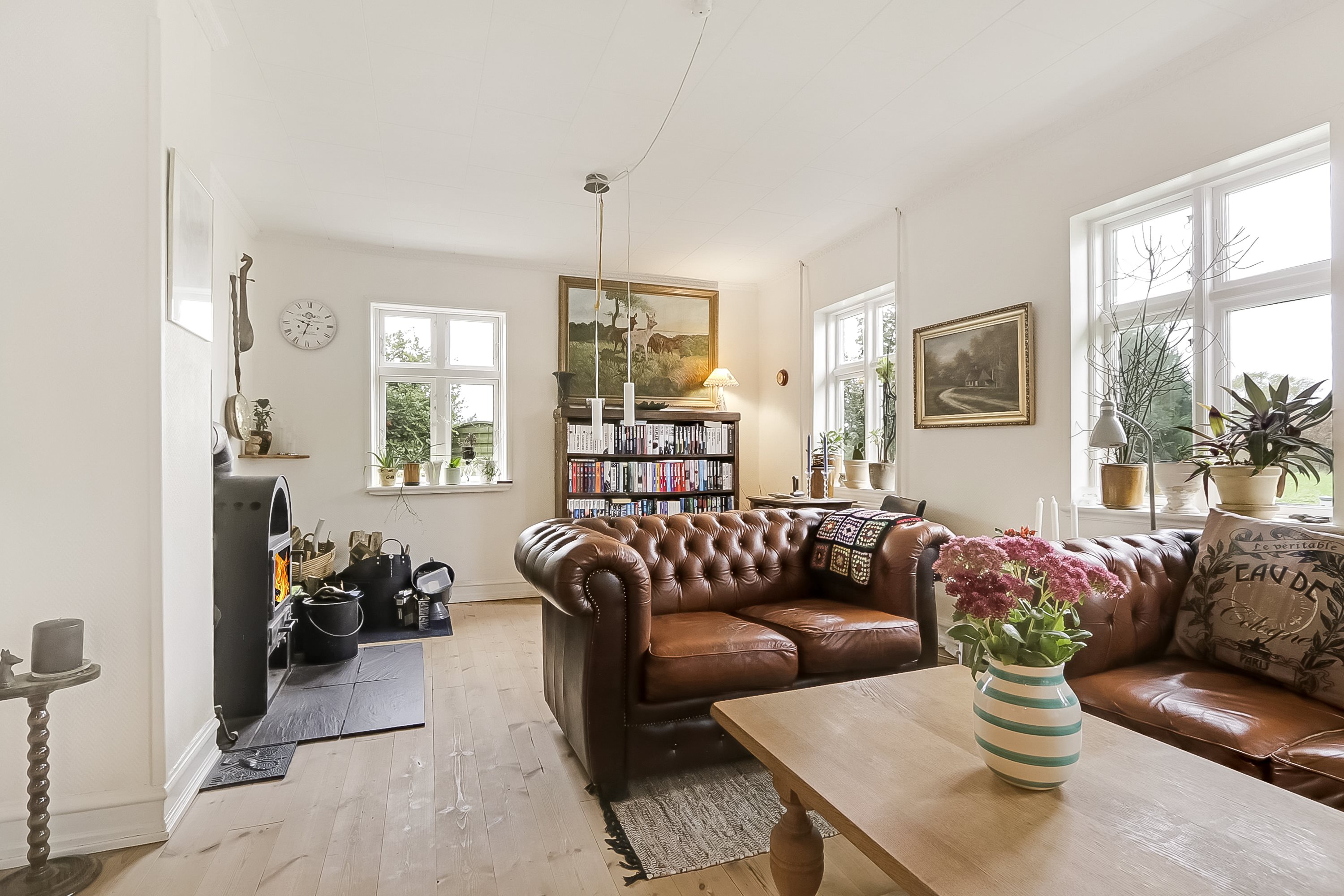 Fremhævet stue billede i fuldskærmstilstand. Billede af Boholtvej 11, Boholt, 5874 Hesselager