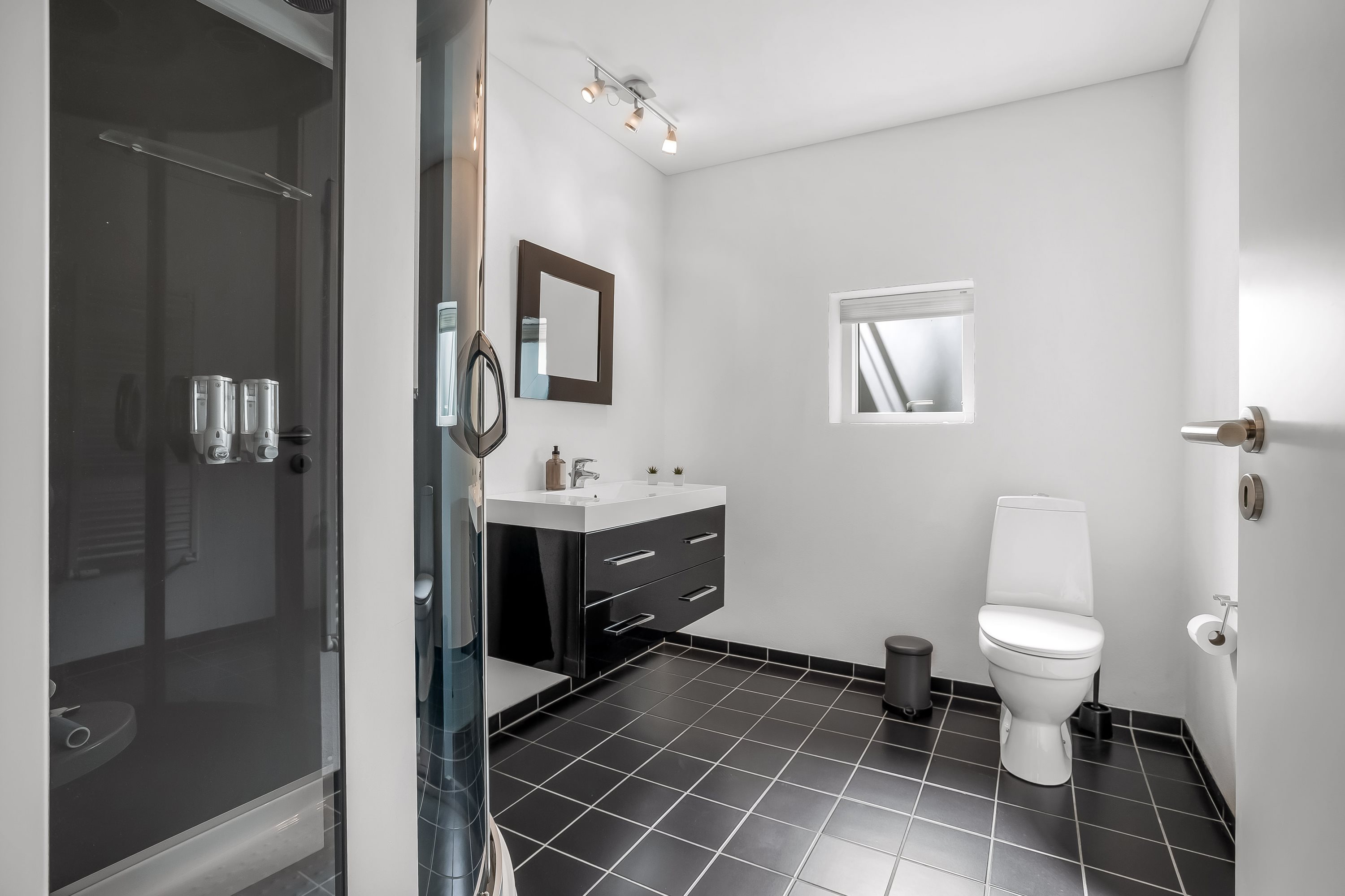 Fremhævet badeværelse billede i fuldskærmstilstand. Billede af Lilleåvej 4, Råsted, 7500 Holstebro