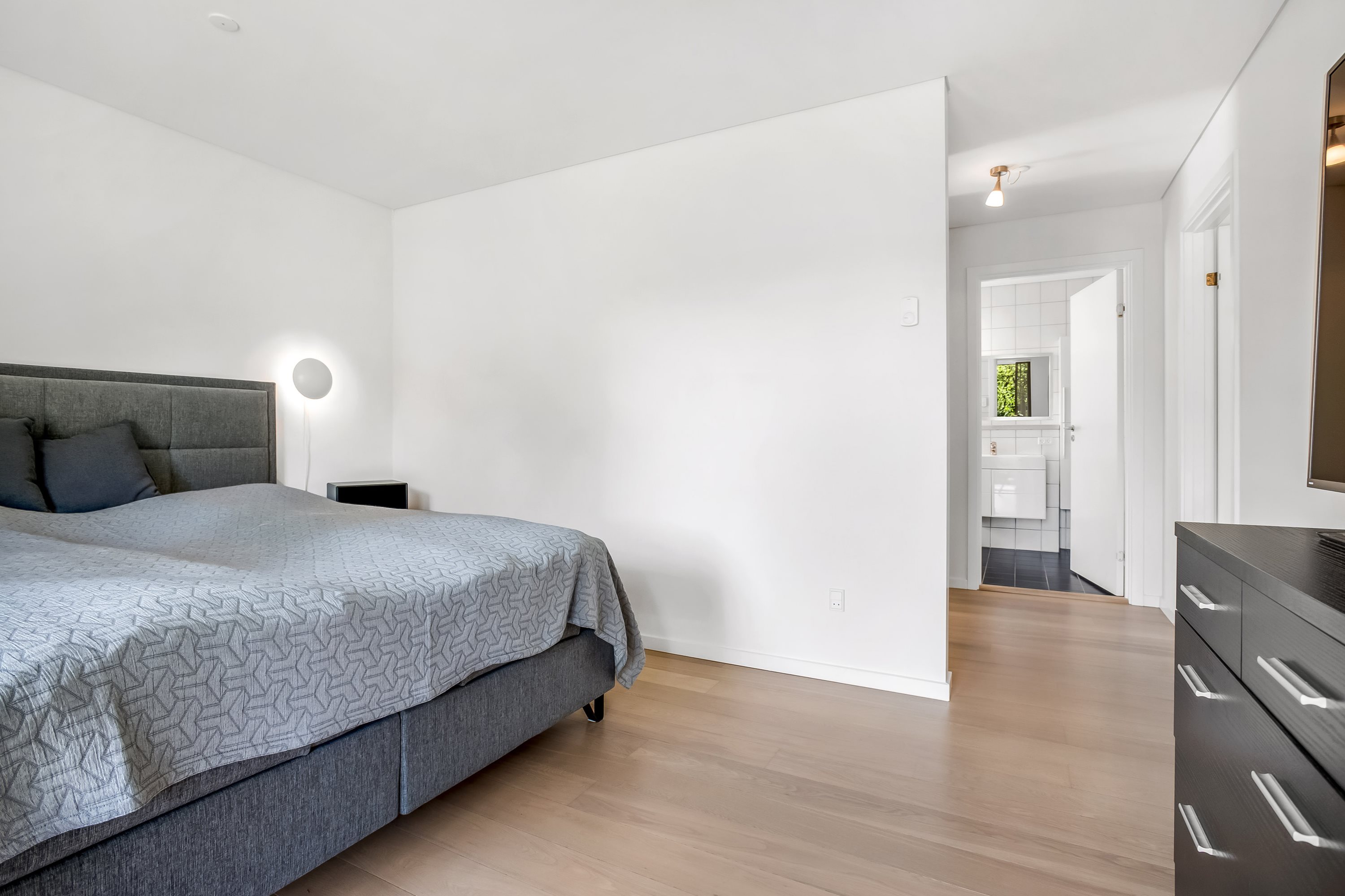 Fremhævet soveværelse billede i fuldskærmstilstand. Billede af Lilleåvej 4, Råsted, 7500 Holstebro