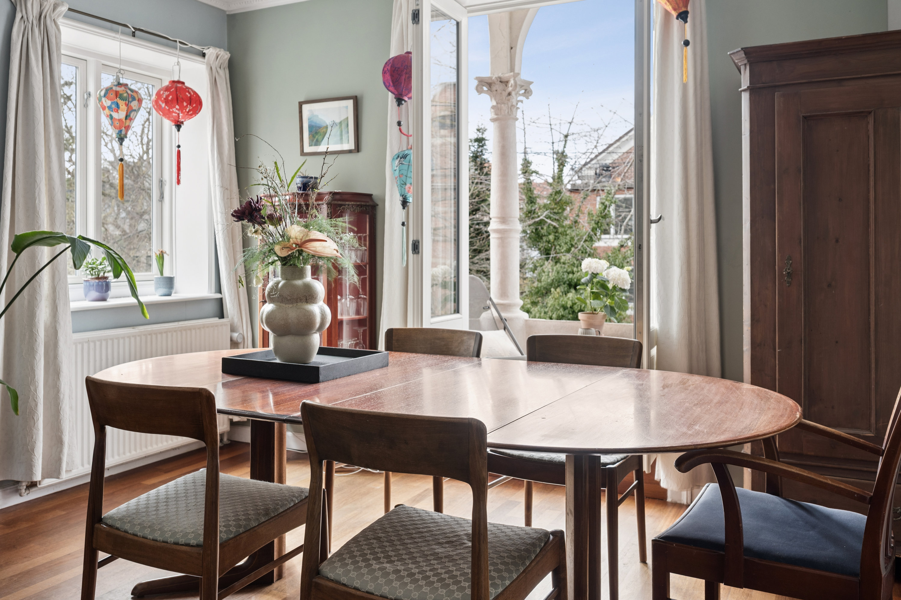 Fremhævet stue billede i fuldskærmstilstand. Billede af Asgårdsvej 19, 1., 1811 Frederiksberg C