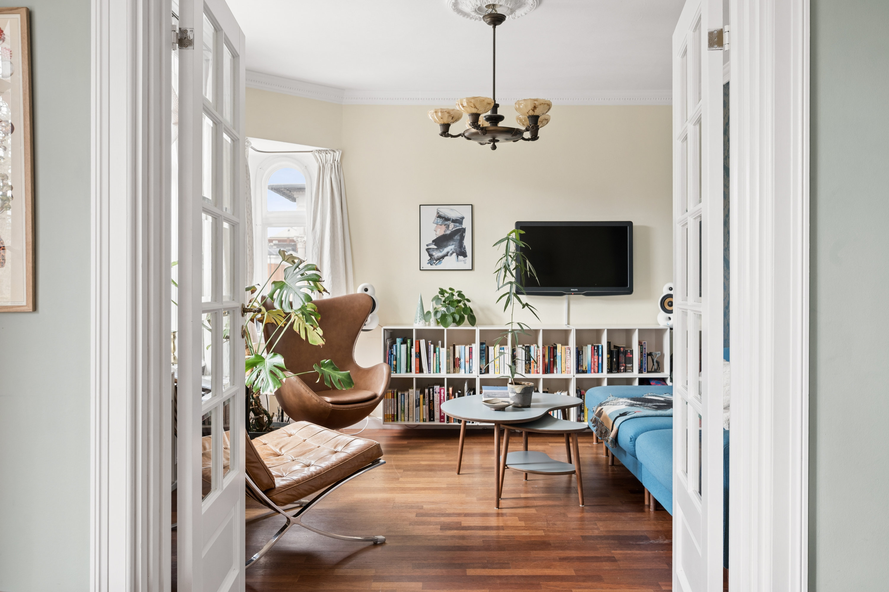 Fremhævet stue billede i fuldskærmstilstand. Billede af Asgårdsvej 19, 1., 1811 Frederiksberg C