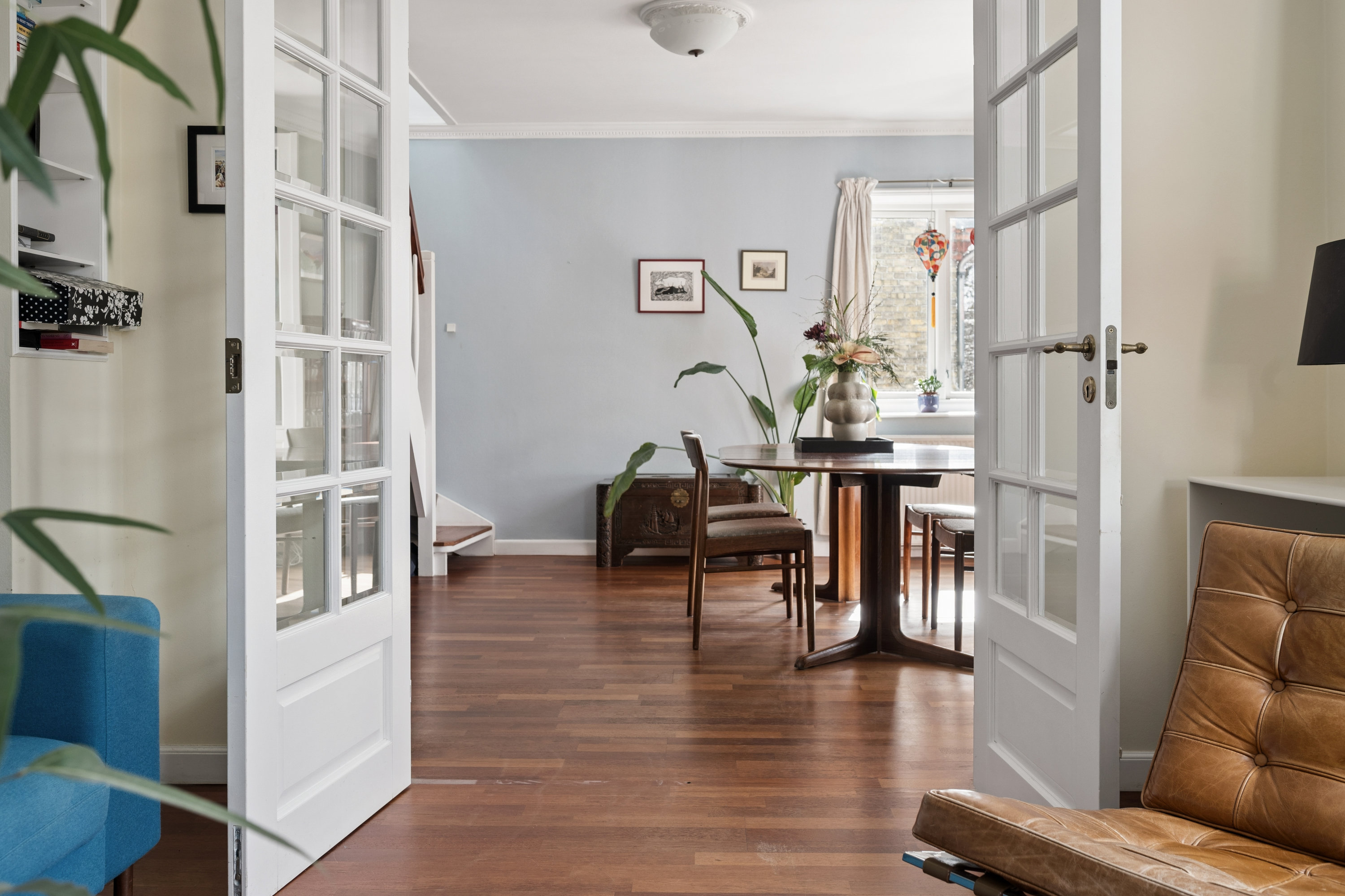 Fremhævet stue billede i fuldskærmstilstand. Billede af Asgårdsvej 19, 1., 1811 Frederiksberg C