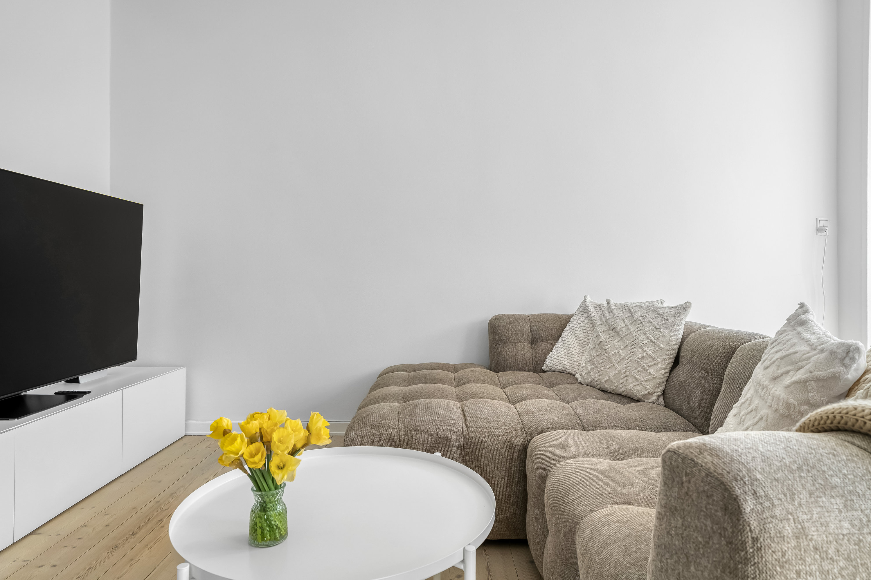 Fremhævet stue billede i fuldskærmstilstand. Billede af Søndre Jernbanevej 5, 4. tv., 3400 Hillerød