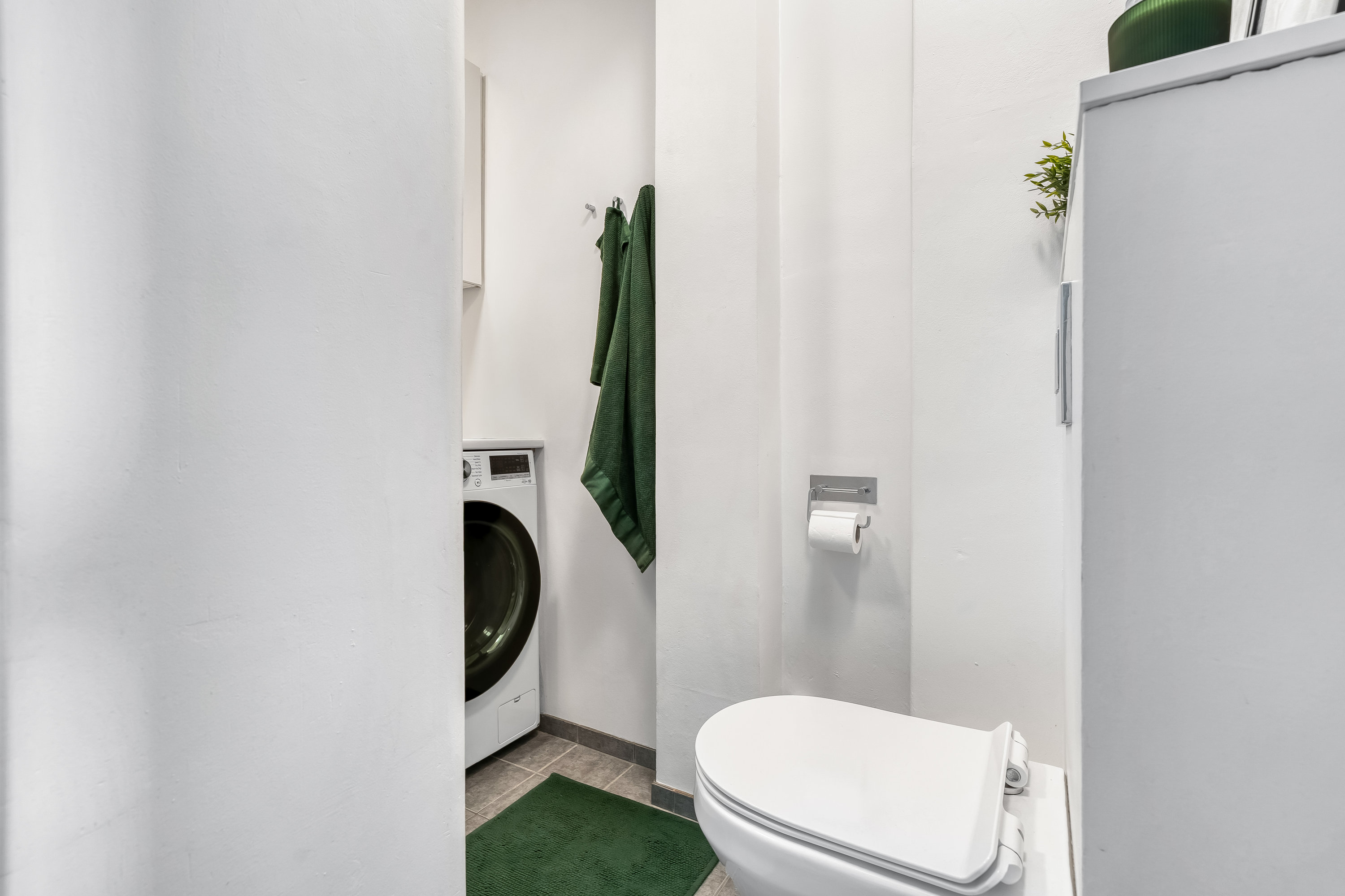 Fremhævet toilet billede i fuldskærmstilstand. Billede af Søndre Jernbanevej 5, 4. tv., 3400 Hillerød