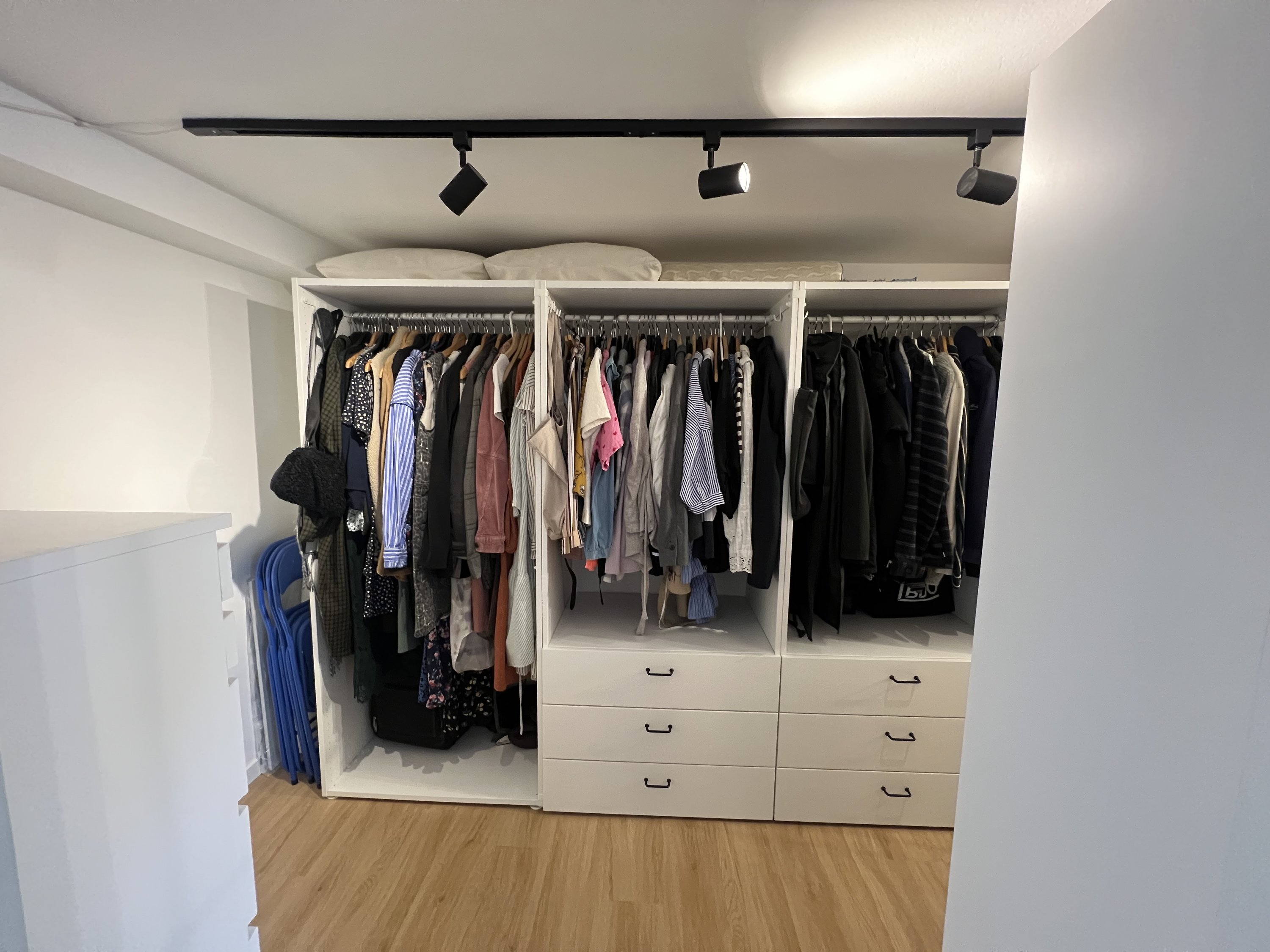 Fremhævet walk in closet  billede i fuldskærmstilstand. Billede af Lindevej 3, 6880 Tarm